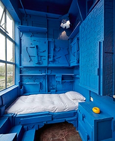 Mooi voorbeeld van Teuns timmerkunsten: de slaapkamer van de nachtportier in Hotel Piet Hein Eek. Teun Zwets