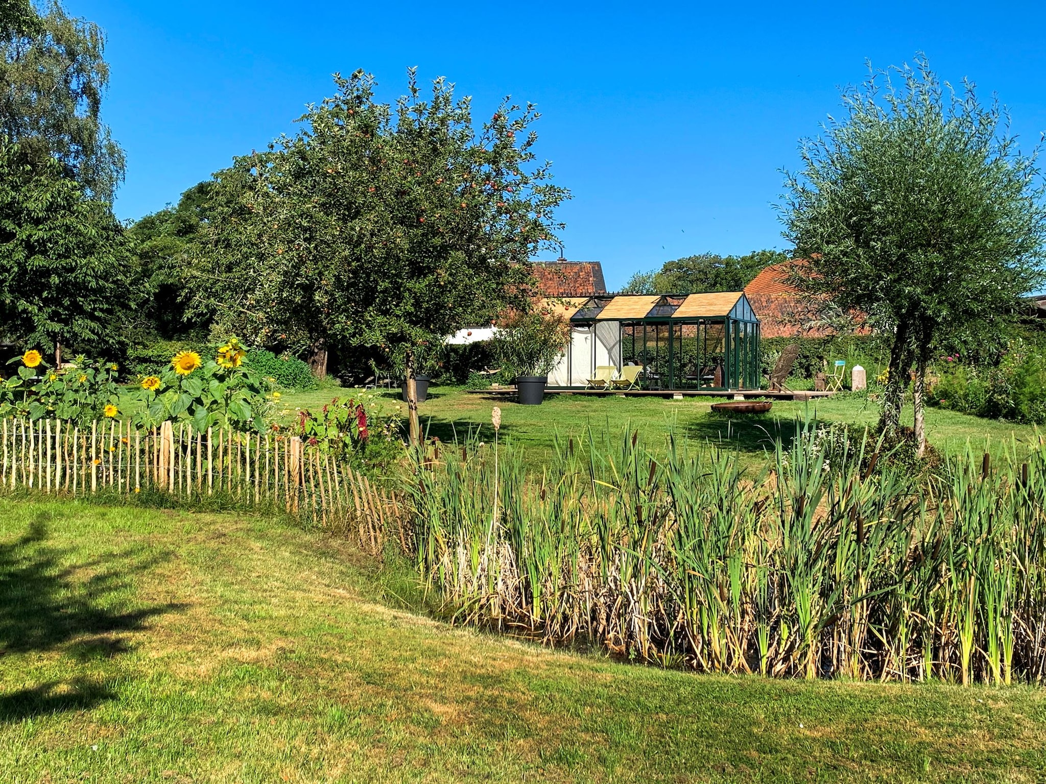 Funda-parel: wegdromen naar Bali in deze boerderij met bohemian interieur Funda - Marinus &amp; Partners
