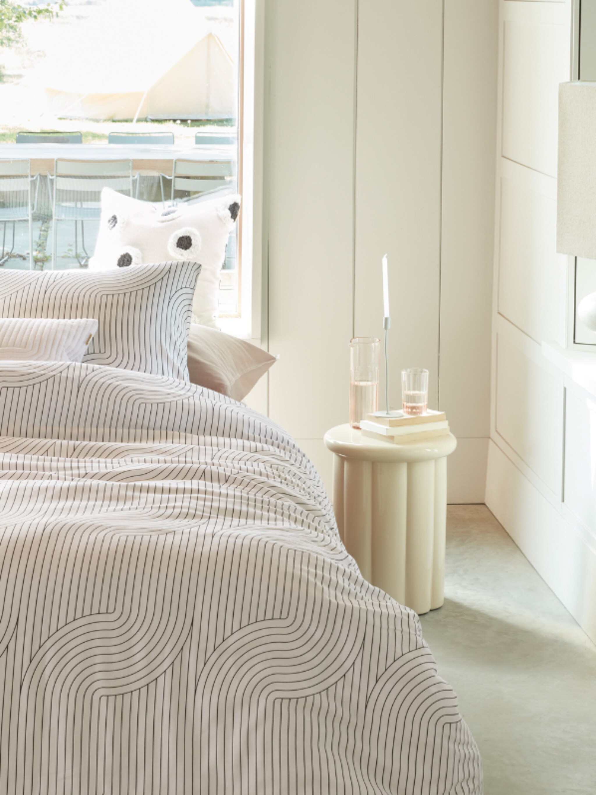 donkere of lichte kleuren in de slaapkamer zo zorg je voor het beste effect