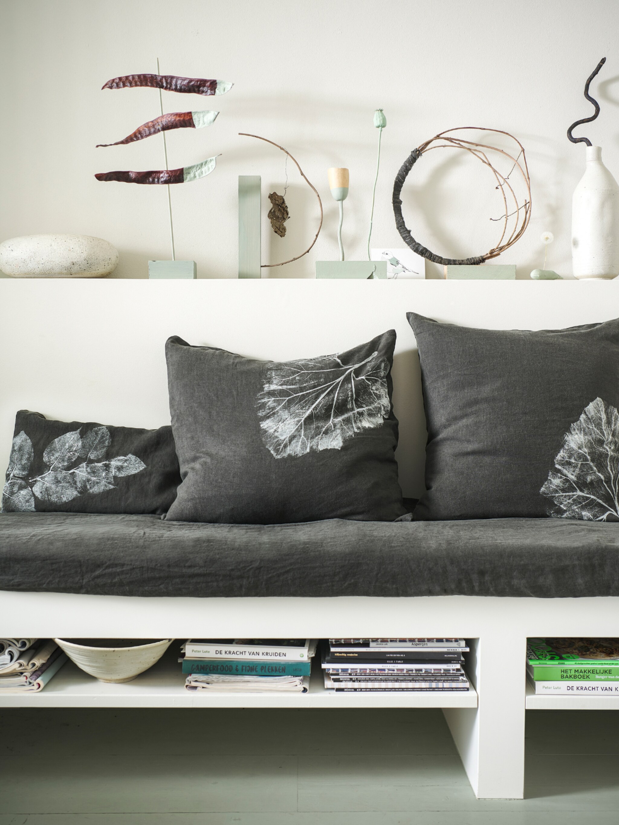 diy zo maak je zelf kussens met een kunstzinnige bladprint