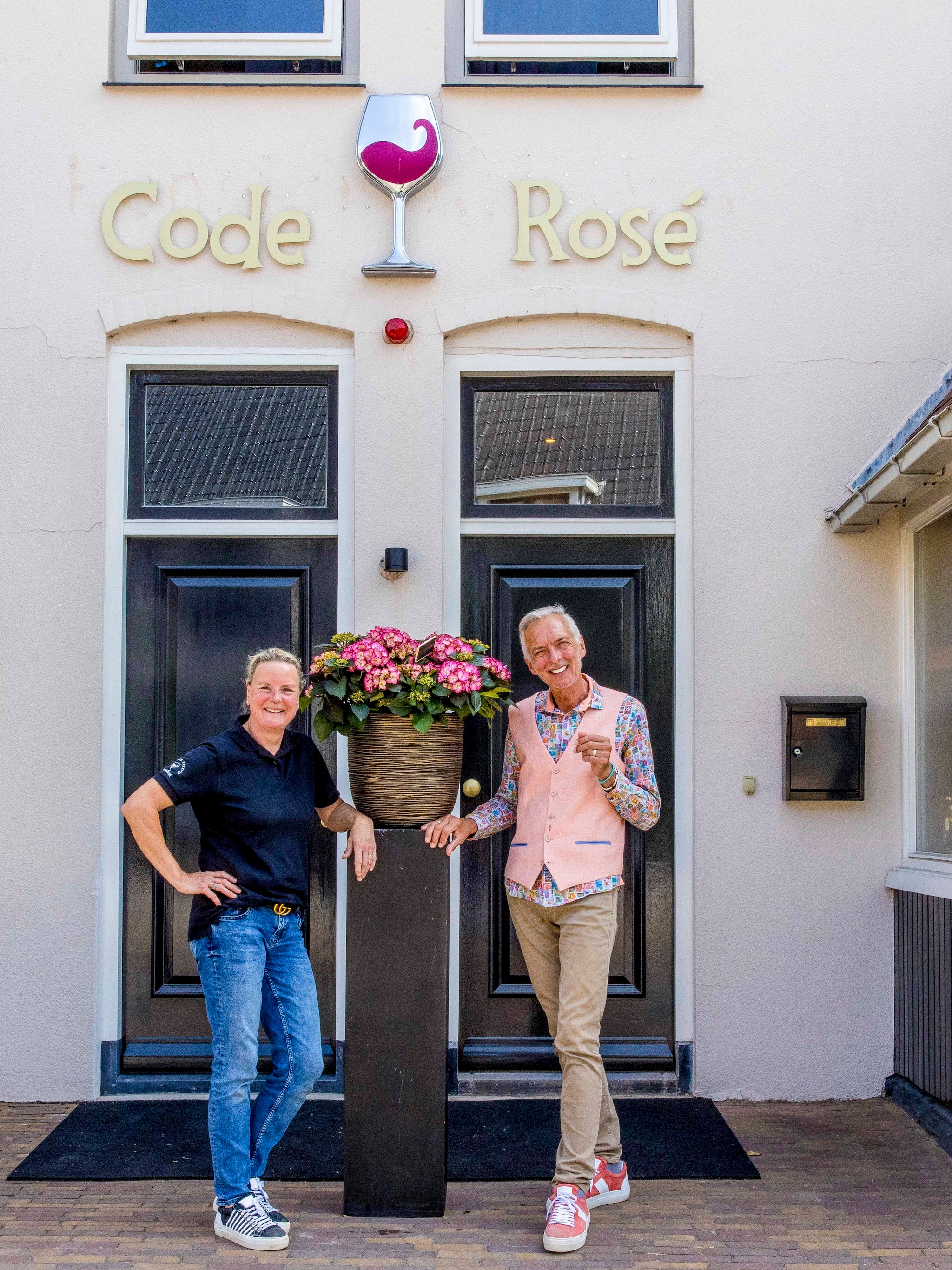 au revoir code rose familie meiland zet hun pension in noordwijk te koop