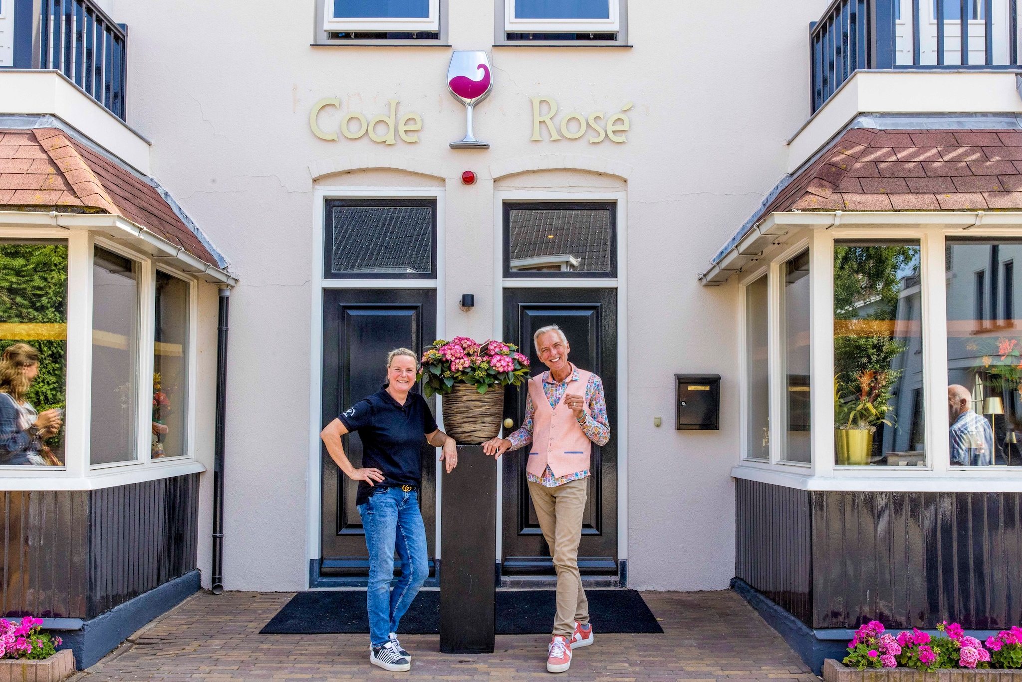 Erica Renkema en Martien Meiland voor Code Rosé NL Beeld / Patrick van Emst