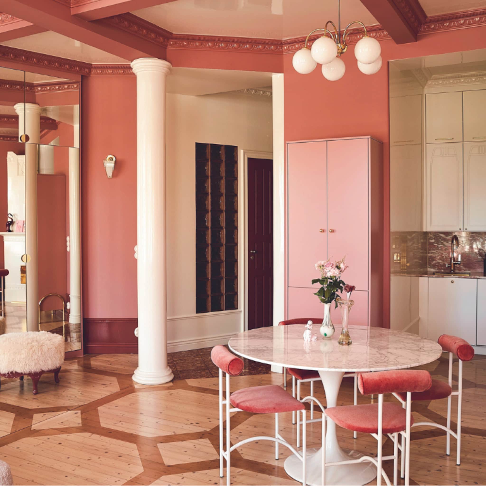 binnenkijken roze appartement vol diy s