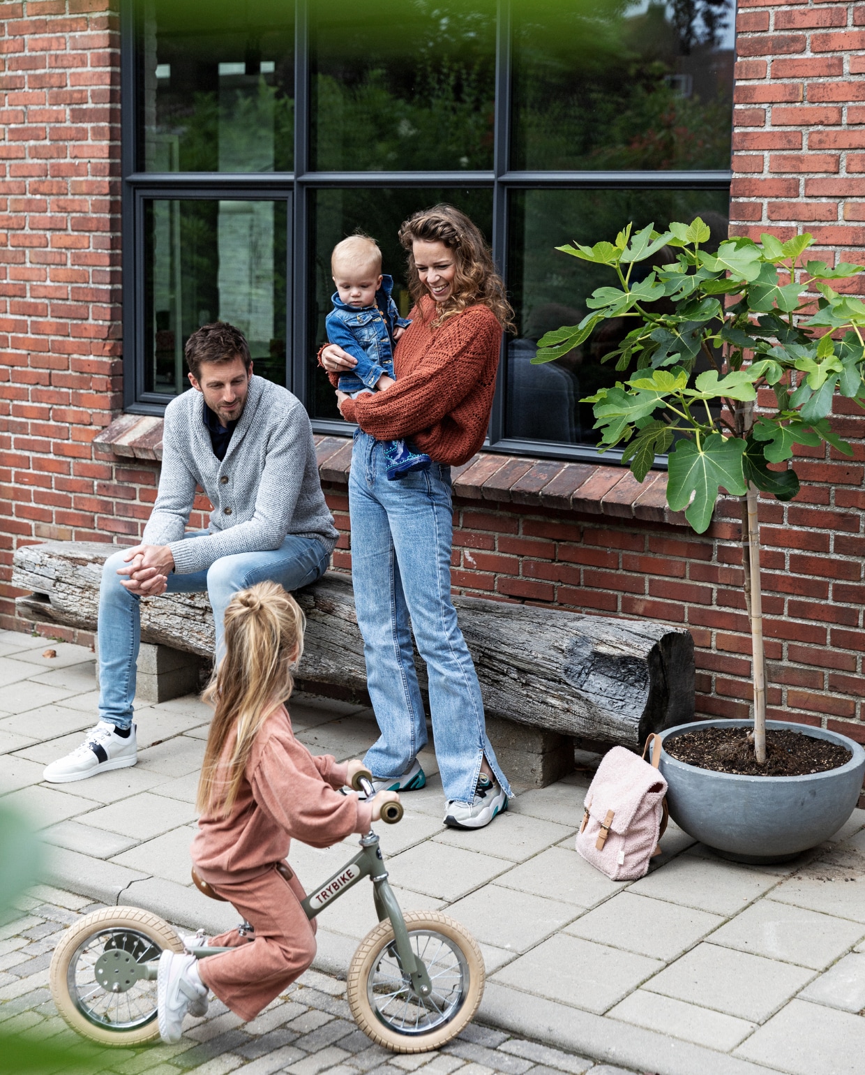 De bewoners vtwonen 01-2022 | styling Ilona Jongepier | fotografie Dana van Leeuwen | visagie Djolien de Kreij