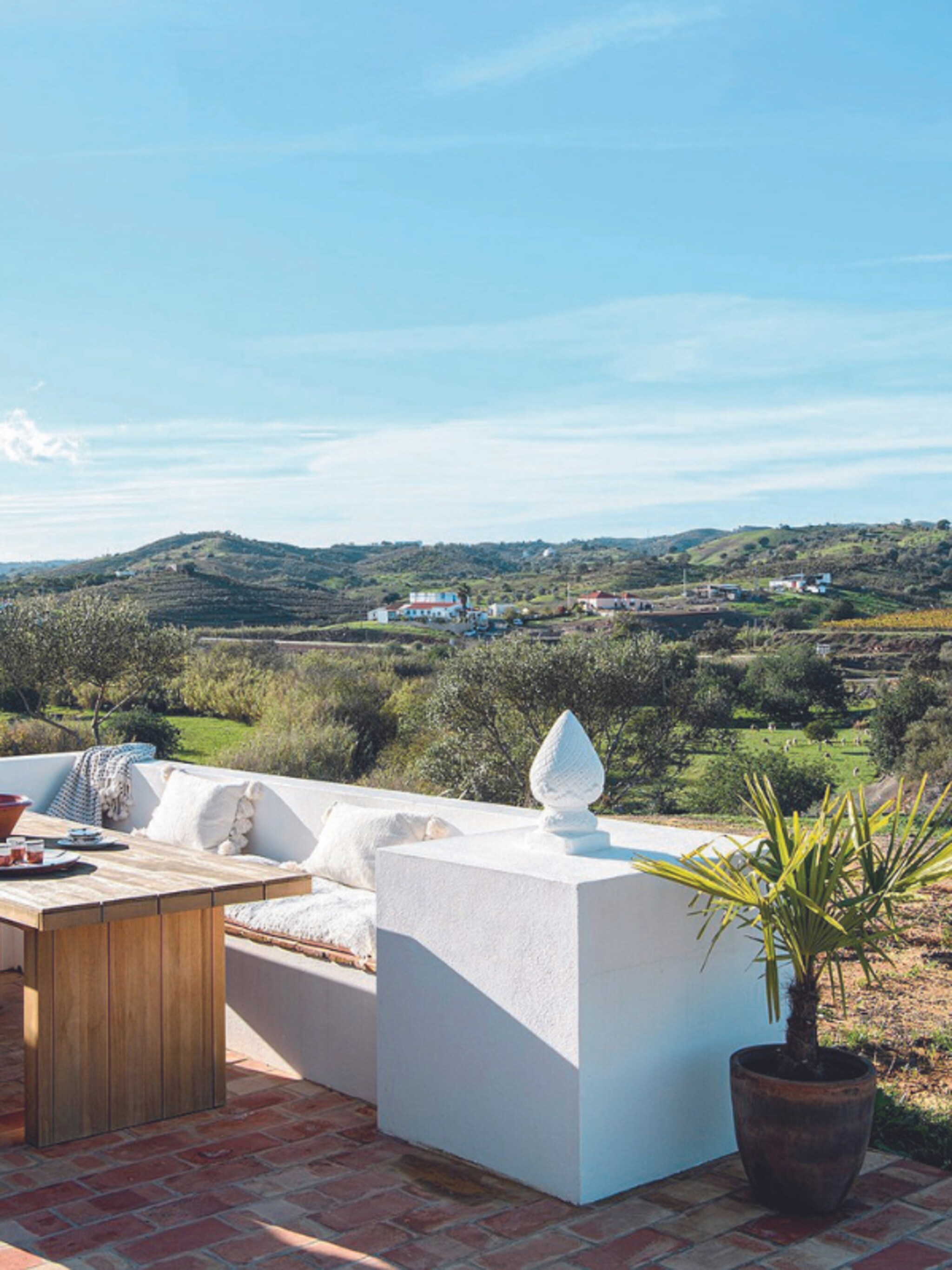van schaapskooi tot bungalow binnenkijken in een portugees paradijs met industriele touch