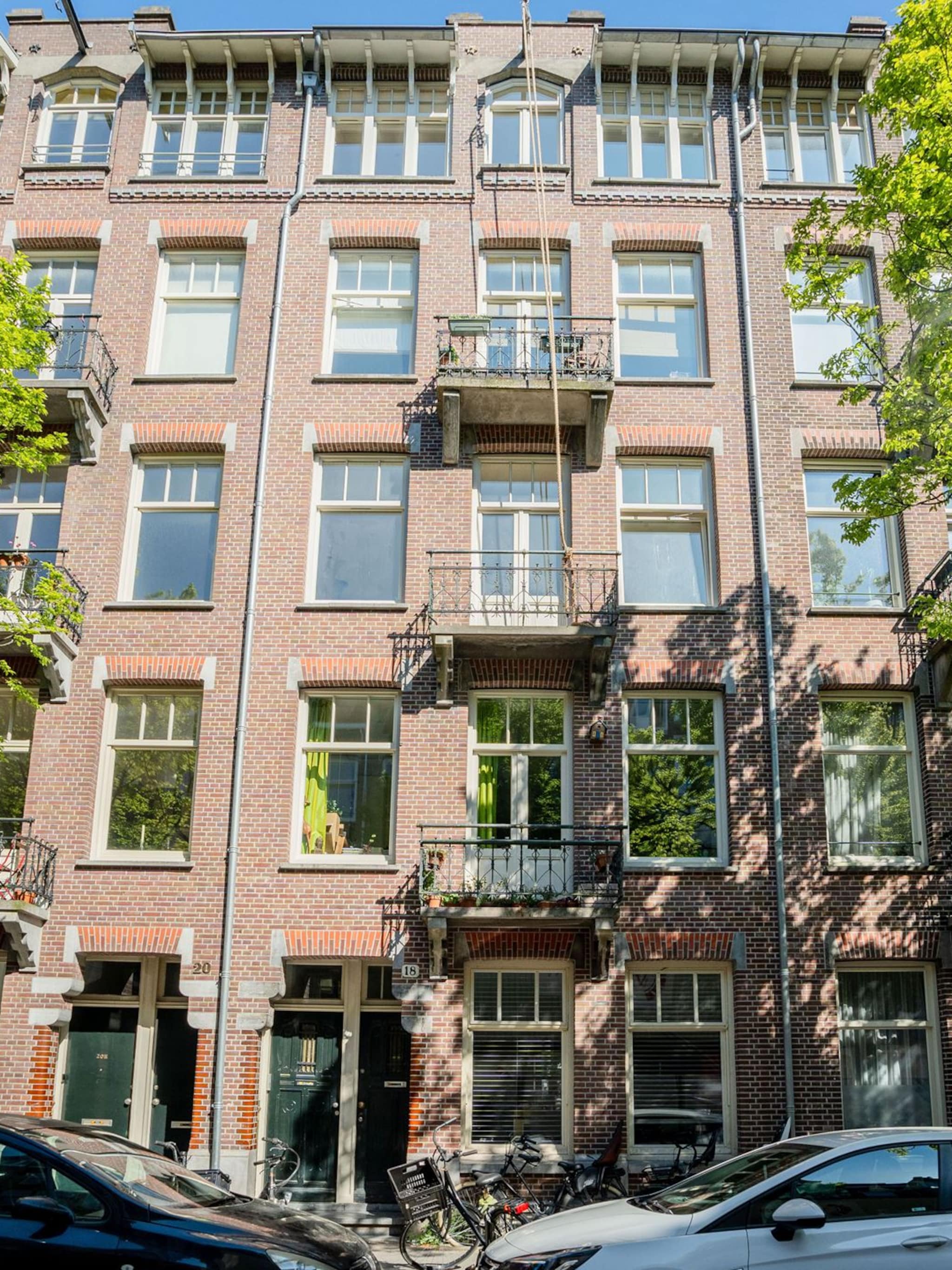 funda parel roddelkoningin yvonne coldeweijer zet haar moderne appartement te koop