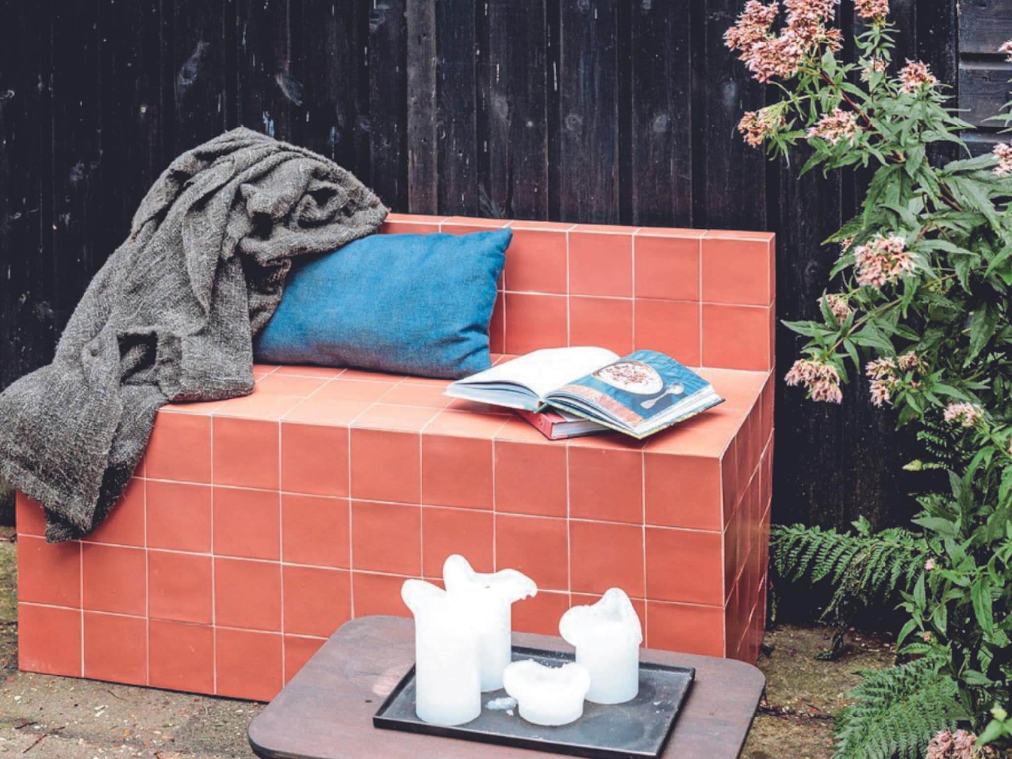 zo maak je deze diy tegelbank