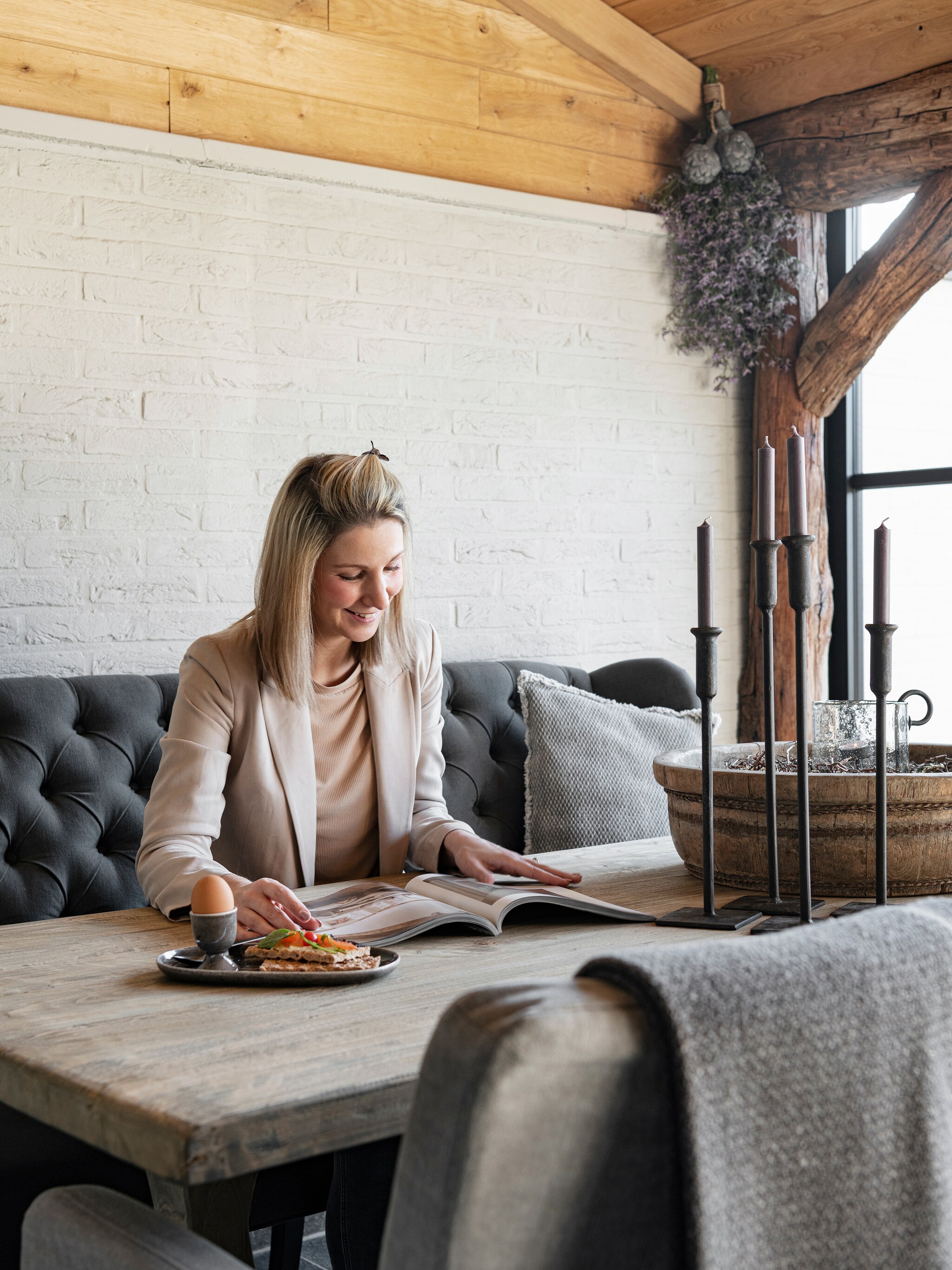 binnenkijken in een verbouwd pand met tuinkamer het is een verlengstuk van het huis
