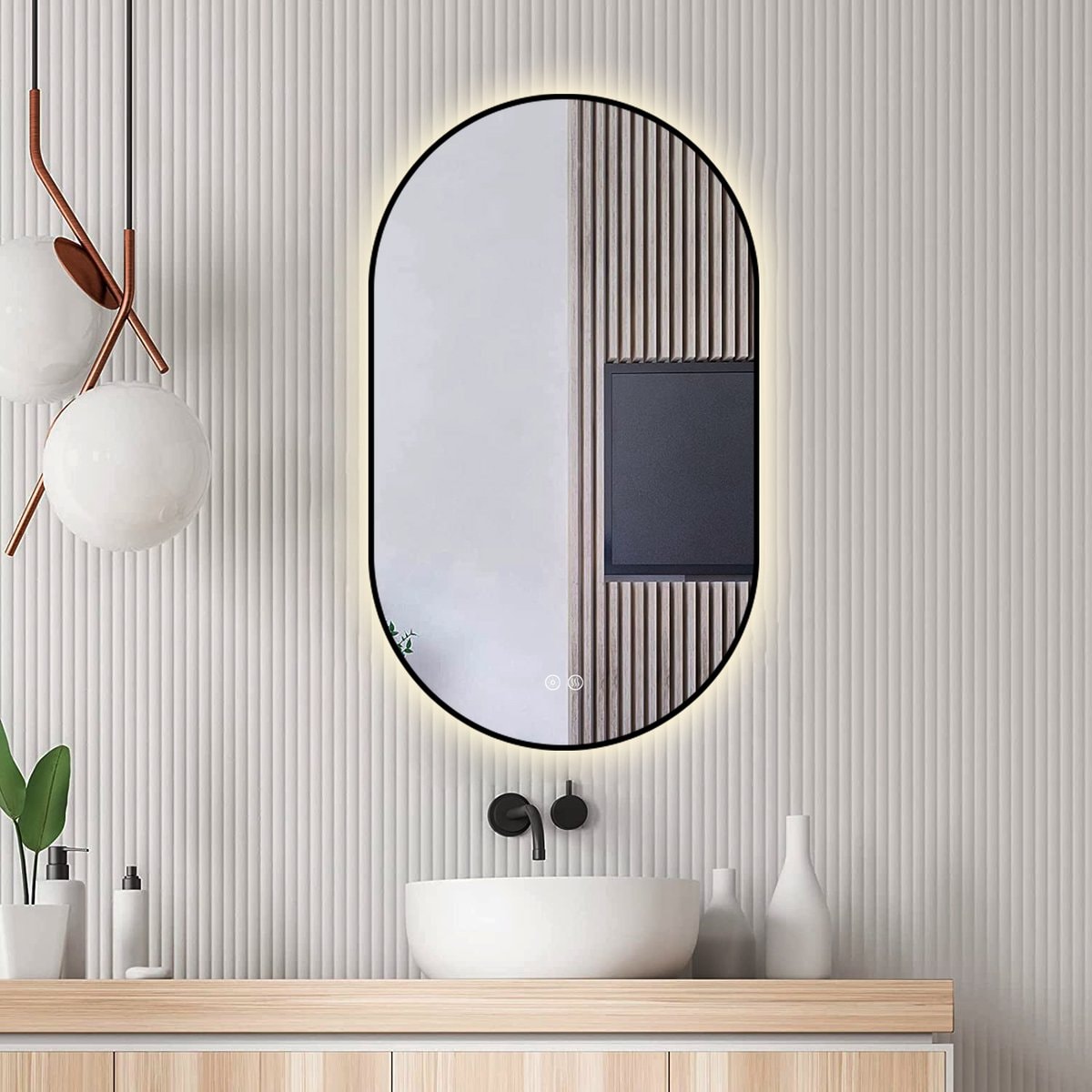 Badkamerspiegel Sunlight Ovaal Touch Zwart van Sanexo, vanaf 70x50 cm, vanaf € 178,95 (bol.com). Bol.com