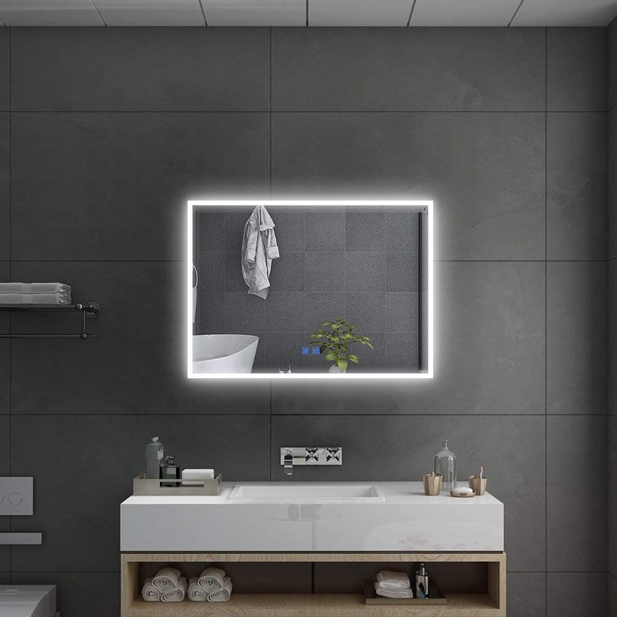 Badkamerspiegel Starlight van Sanexo, vanaf 70x50 cm, vanaf € 178,95 (bol.com). Bol.com