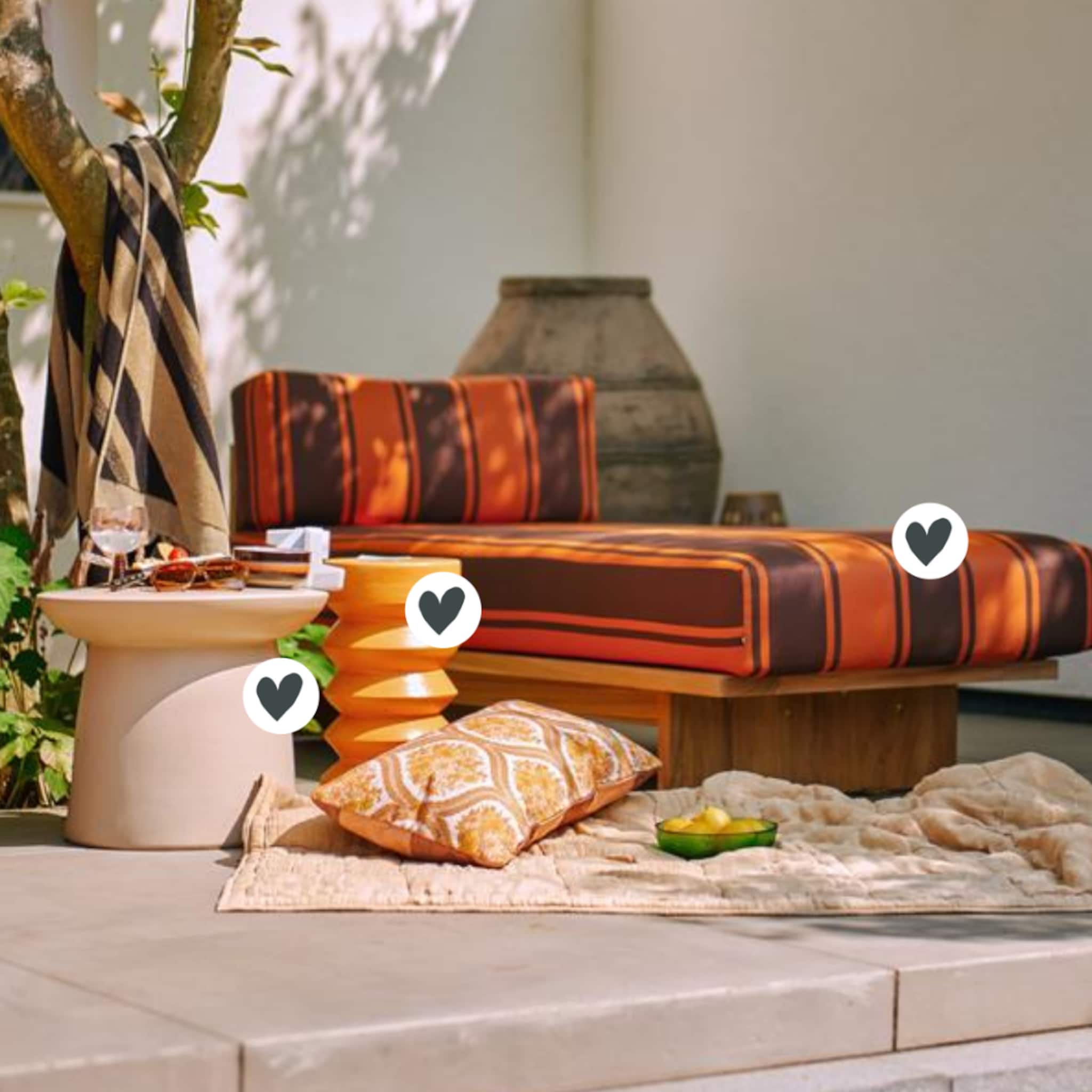 EK proof oranje accessoires. Gestreept tuinbed