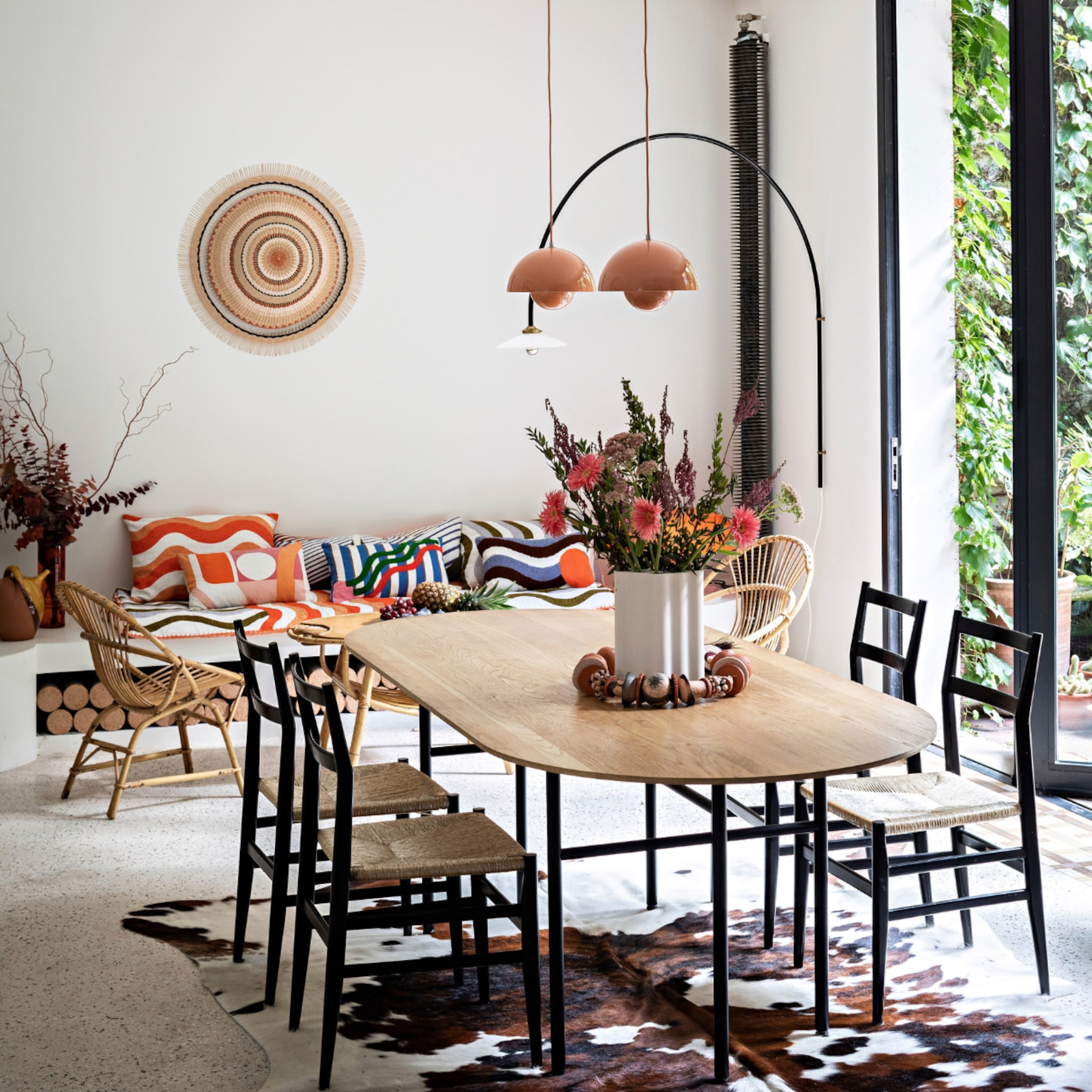 Lichte eetkamer met ibiza-spirit in bohemian stijl