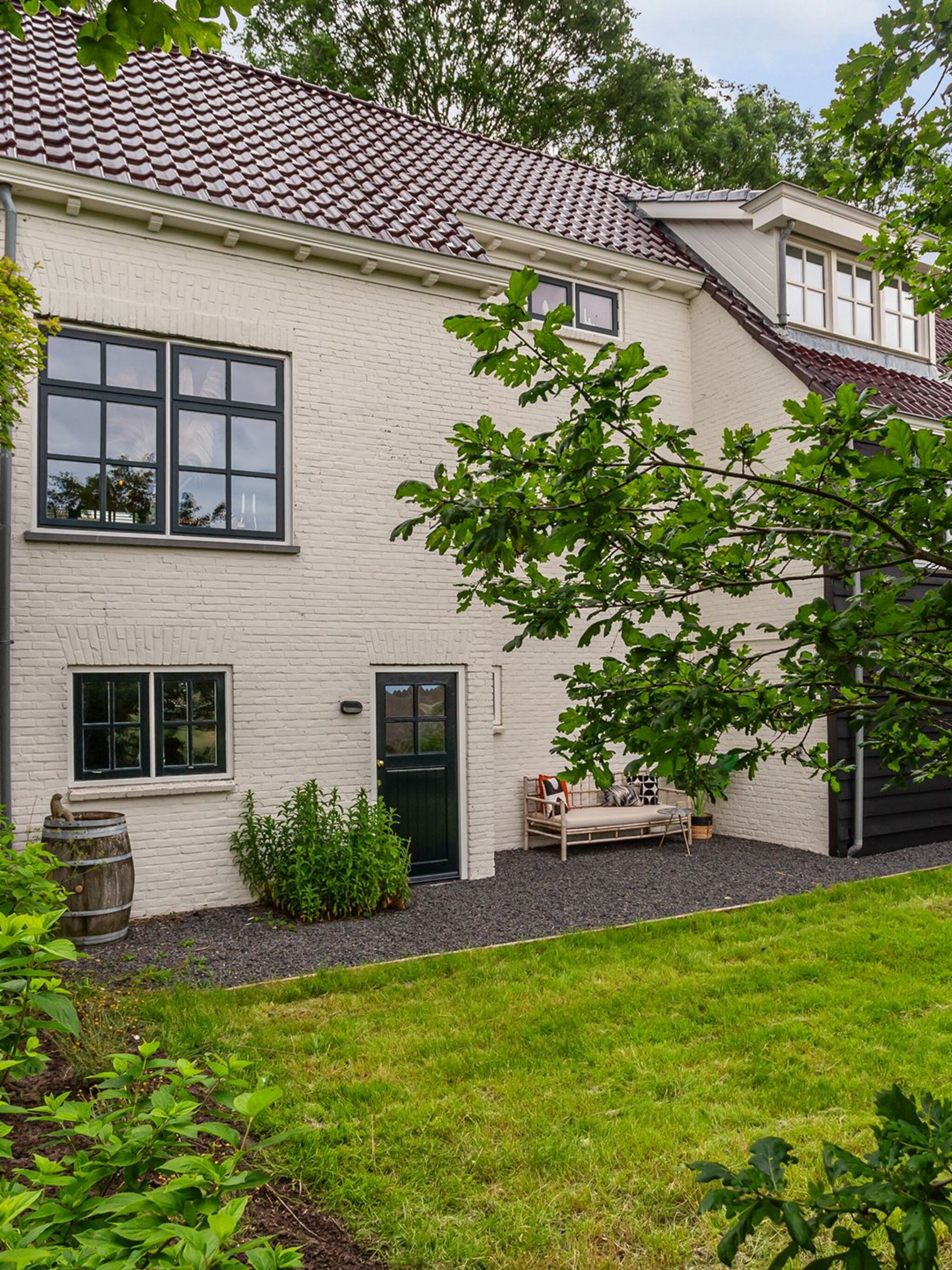 funda parel landelijke dijkwoning vol kleur en prints