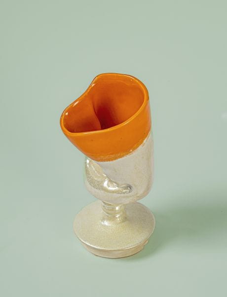 Een klein werk uit keramiek: Drunken Cocktail Glass no.5. Interview met de gezichten achter REM Atelier