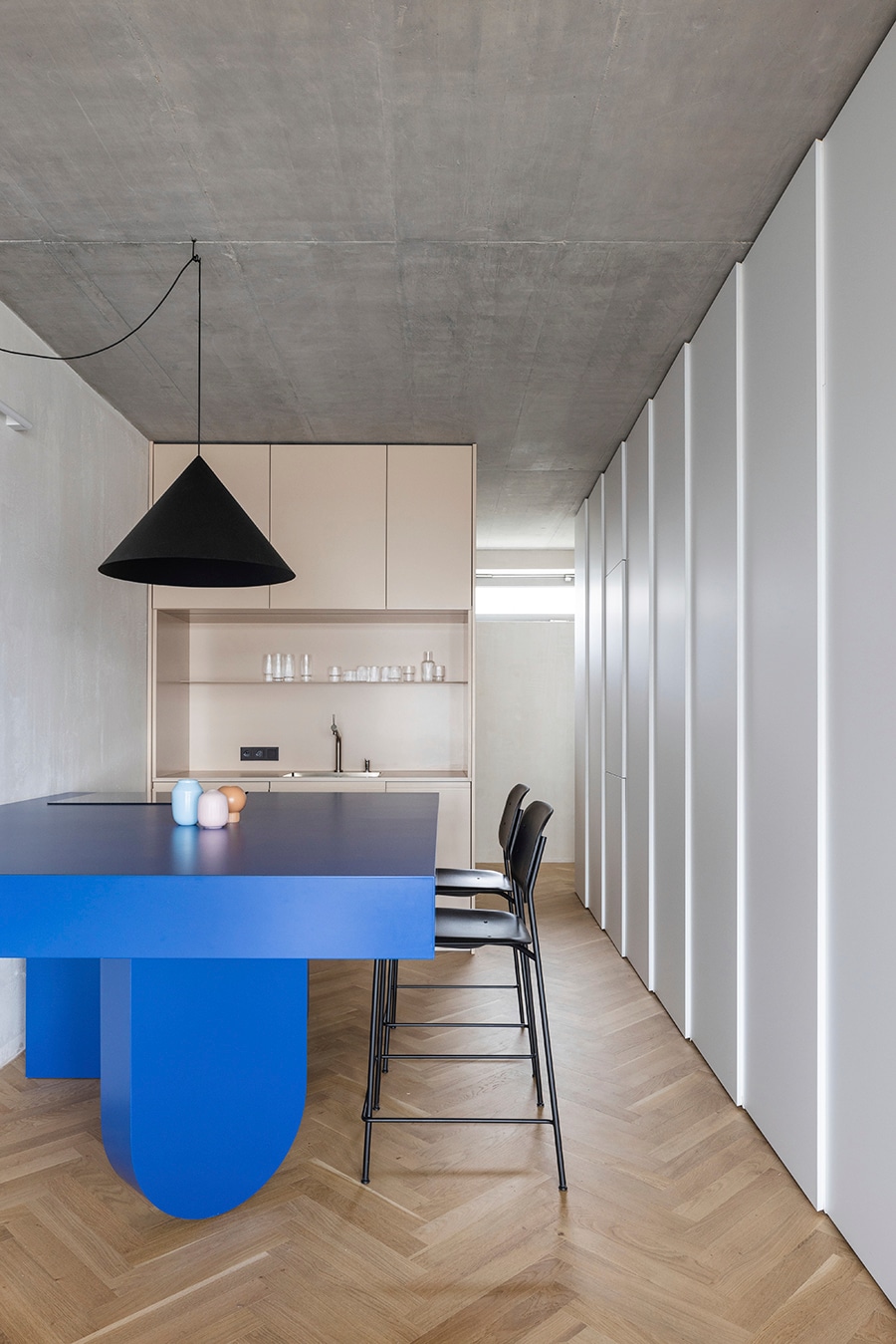 Maatwerk als ultieme luxe: deze kleurrijke keukens bewijzen het! Matej Hakar