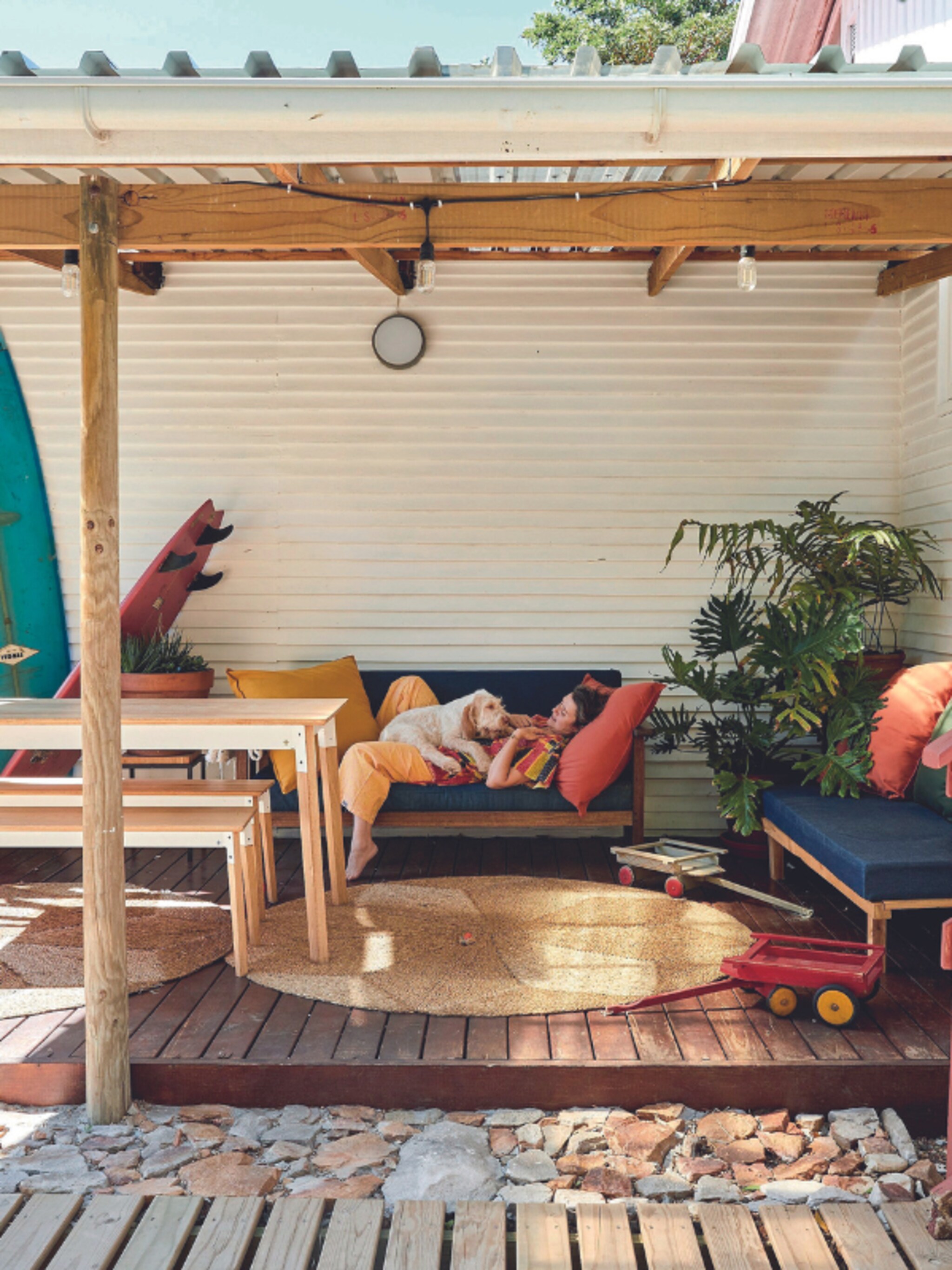 binnenkijken in een houten bungalow in kaapstad