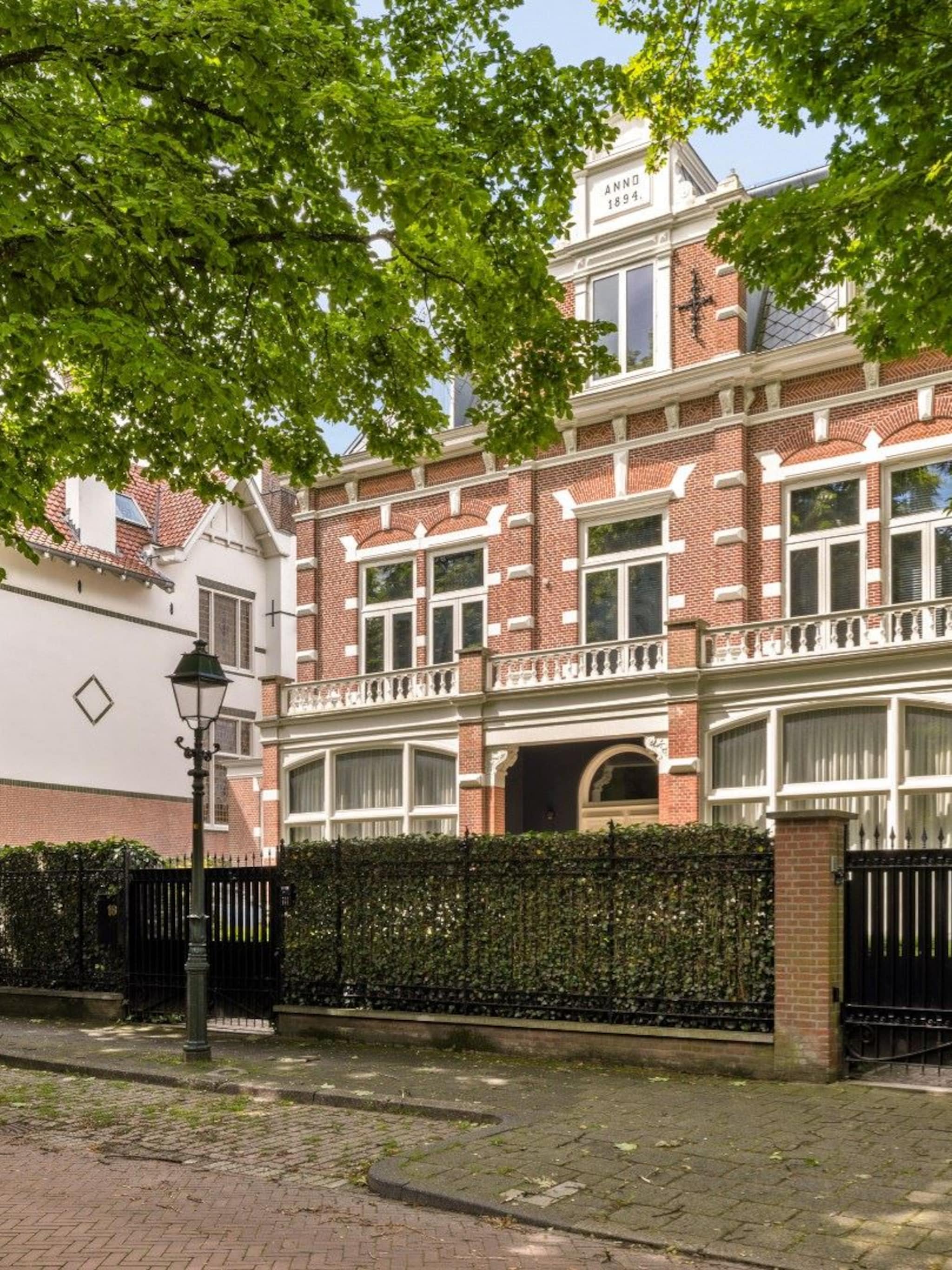 funda parel gigantische villa anna nooshin
