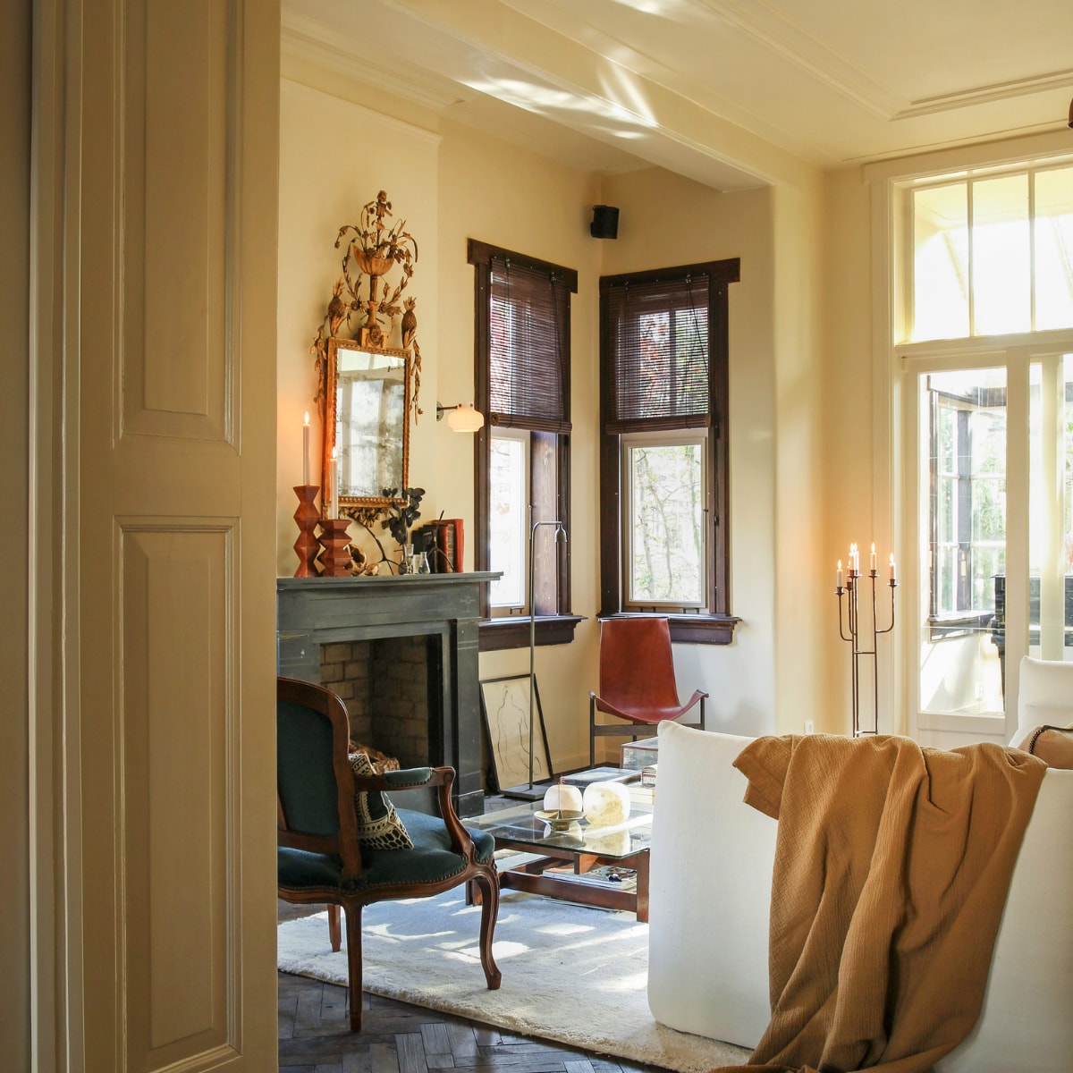 Woondilemma: de schouw behouden of toch verwijderen? vtwonen 09-2021 | styling Liza Wassenaar | fotografie Iris Dorine