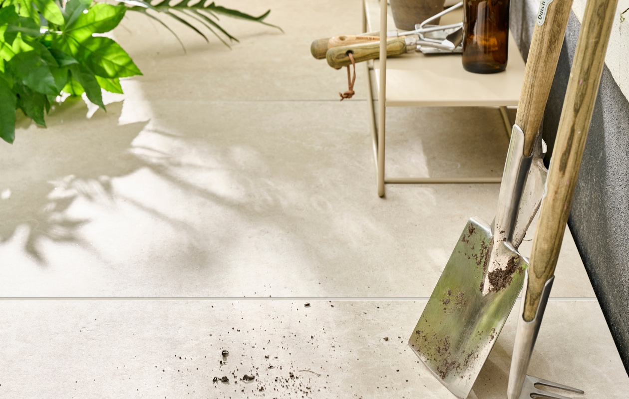vtwonen collectie tuintegels Unico. Solostone Unico Sand Styling: Marlies Does Fotografie: Sjoerd Eickmans