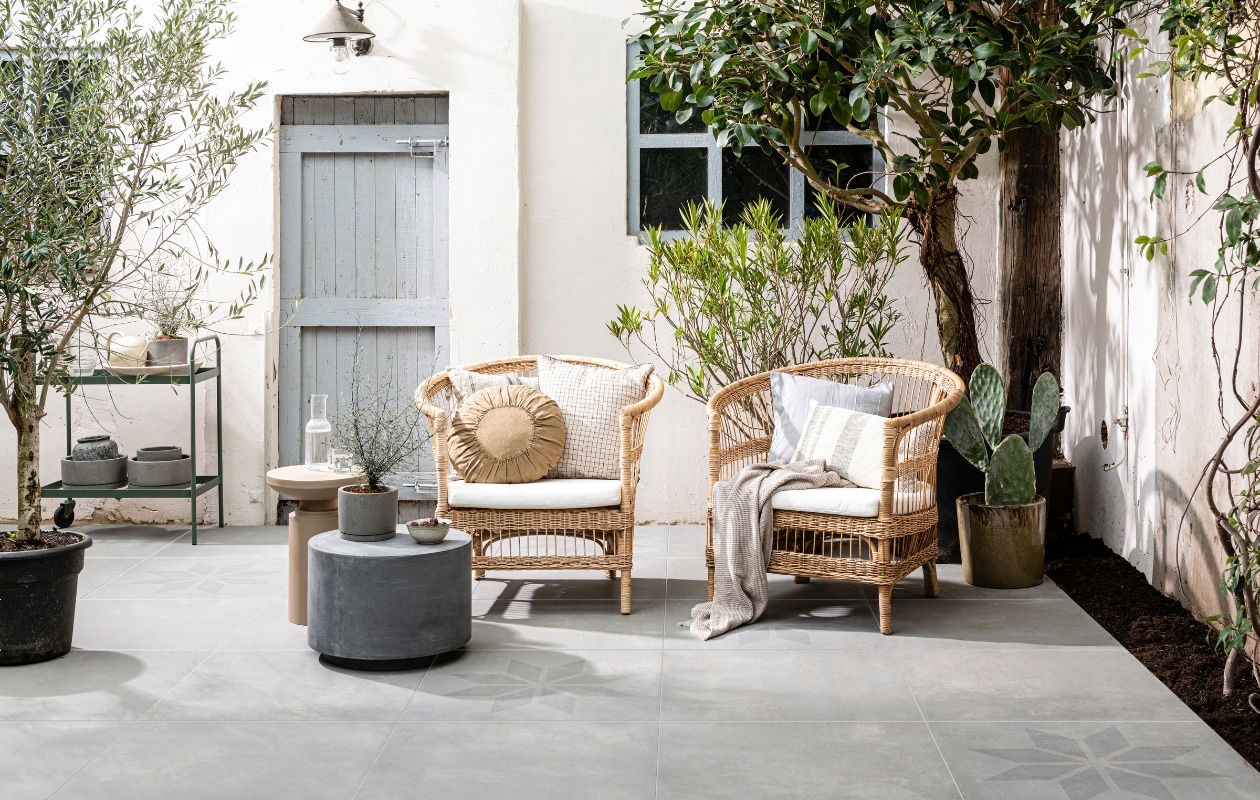 vtwonen collectie tuintegels Earth. Solostone Earth Grey Uni Styling Kim van Rossenberg Fotografie Sjoerd Eickmans