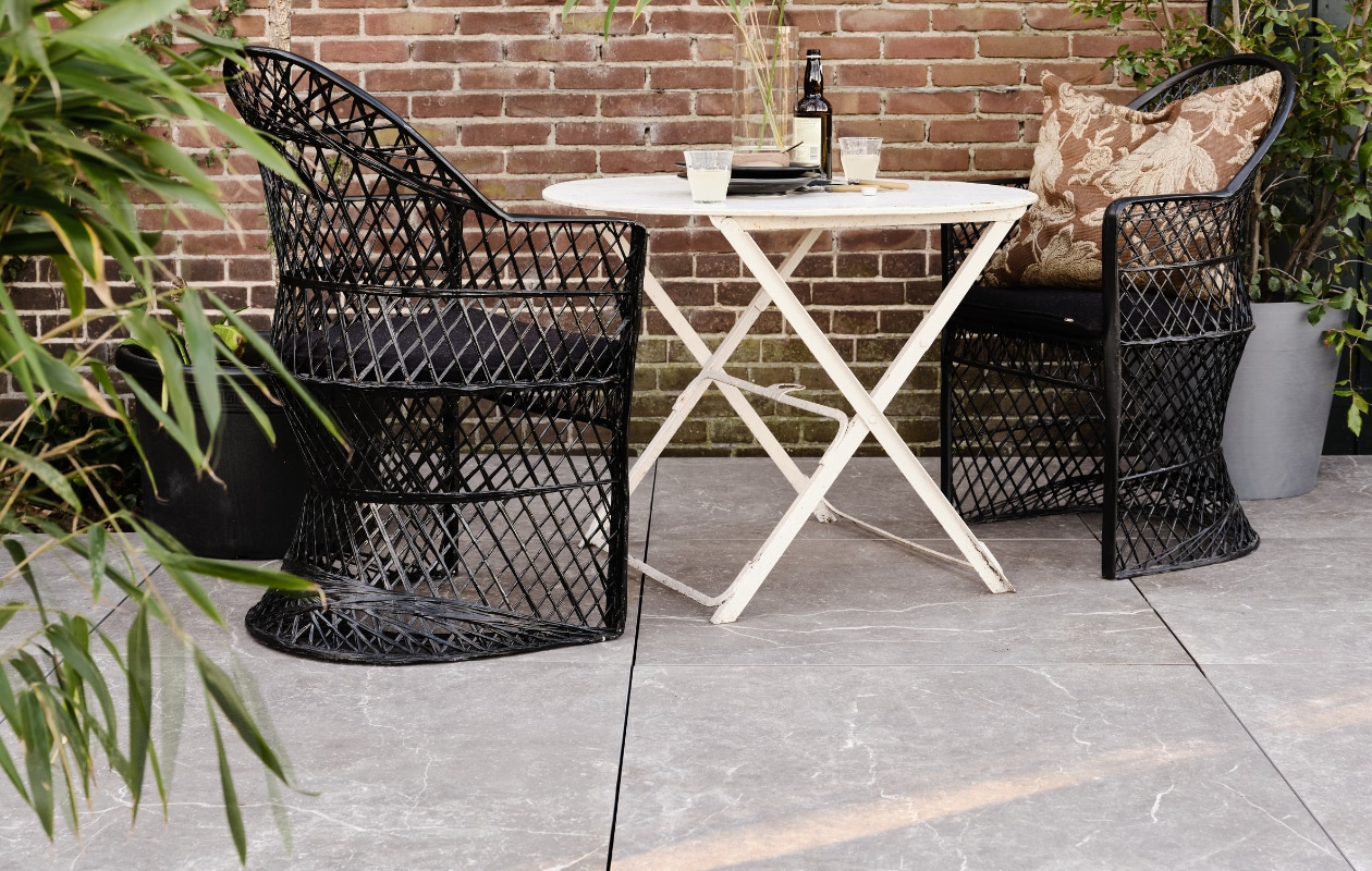 vtwonen tuintegels Outside Marble. Solostone Outside Marble Warm Grey Styling: Marlies Does  Fotografie Bart Brussee