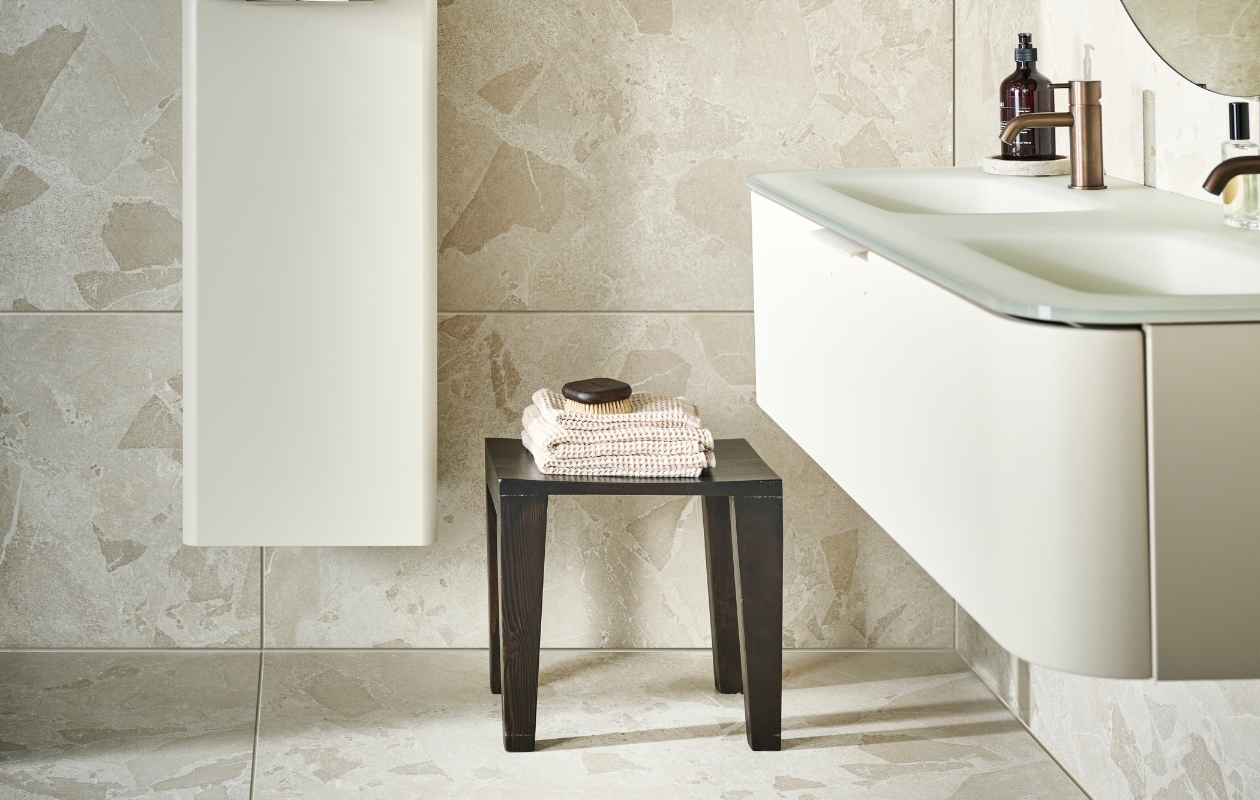 vtwonen collectie binnentegels Flakes Comet Cream styling Kim van Rossenberg fotografie Sjoerd Eickmans