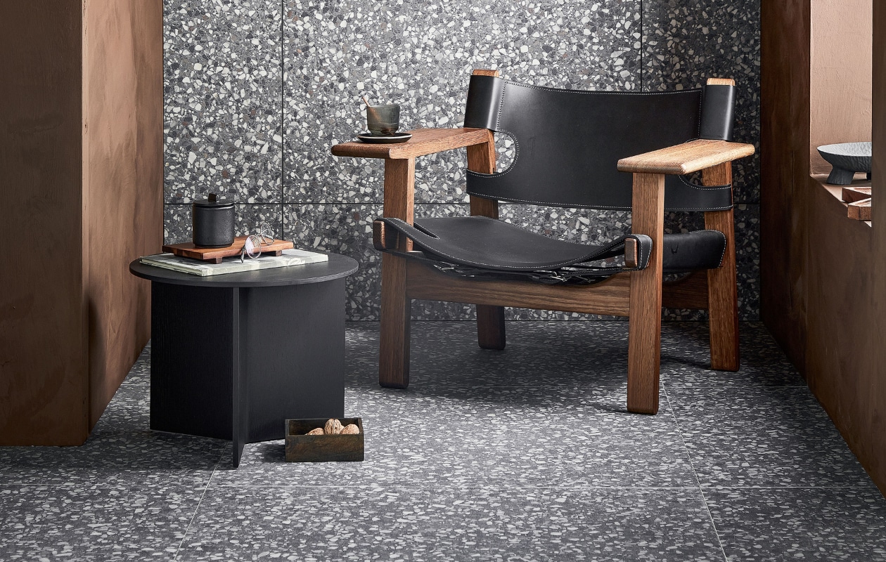 vtwonen collectie binnentegels Terrazzo Terrazzo Lead Flakes, 90x90 Styling Sanne Ketelaar fotografie Peggy Janssen
