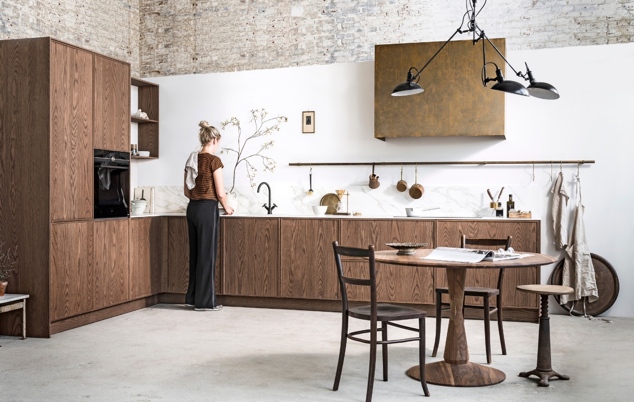 vtwonen collectie keuken Dark Oak Styling: Kim van Rossenberg Fotografie: Sjoerd Eickmans