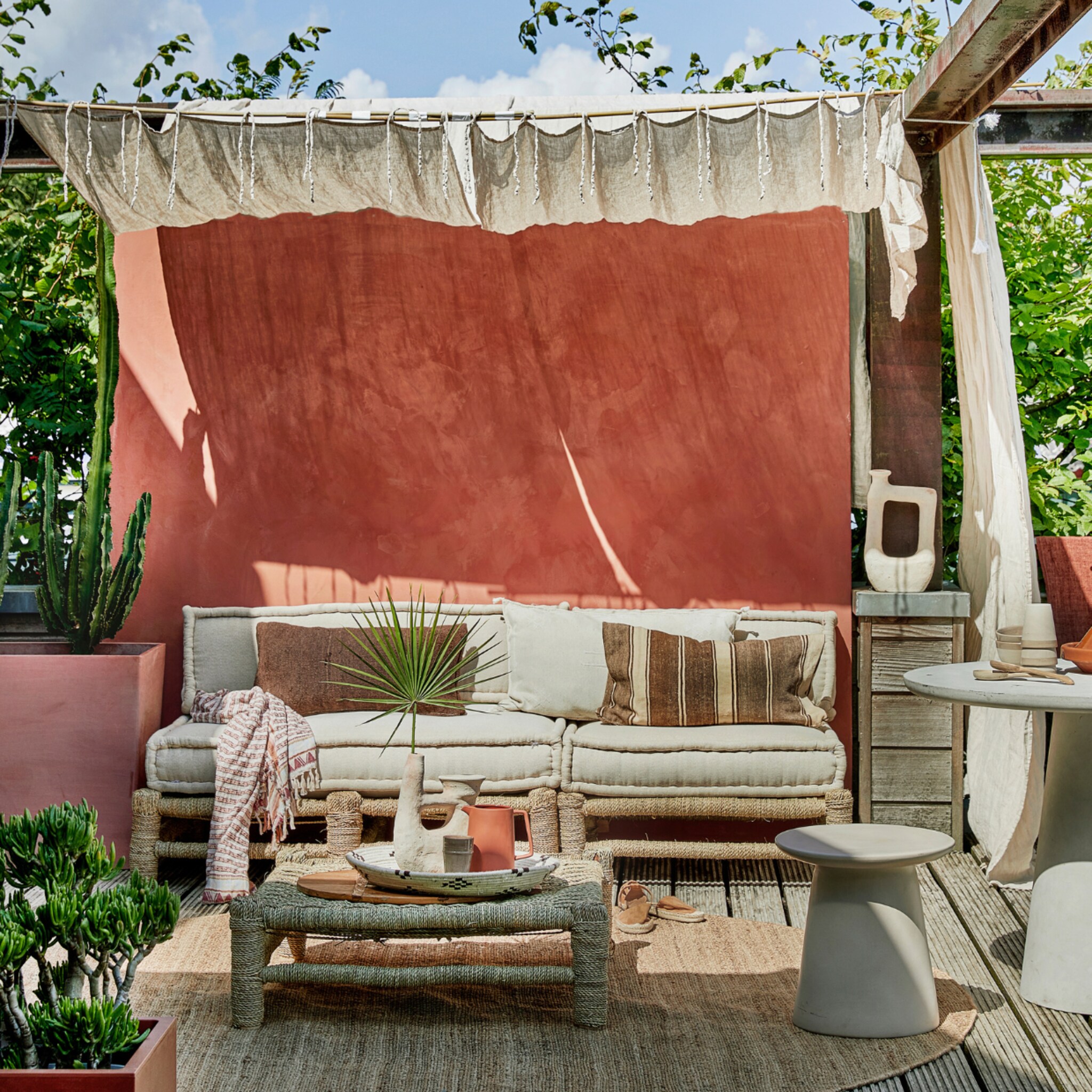 Luxe tuin met een zonnedoek