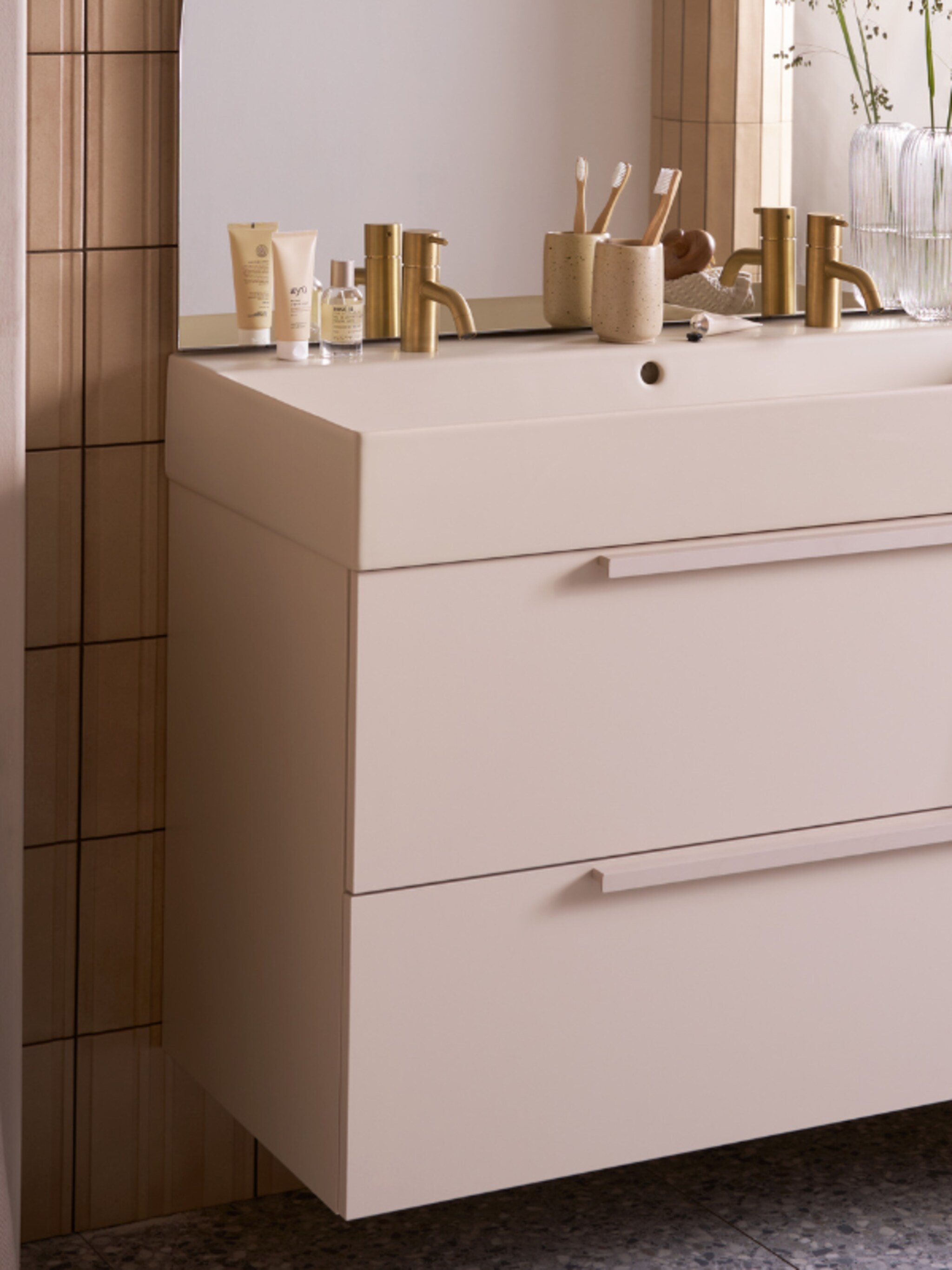 vtwonen collectie badkamers lades onderkasten kolomkasten