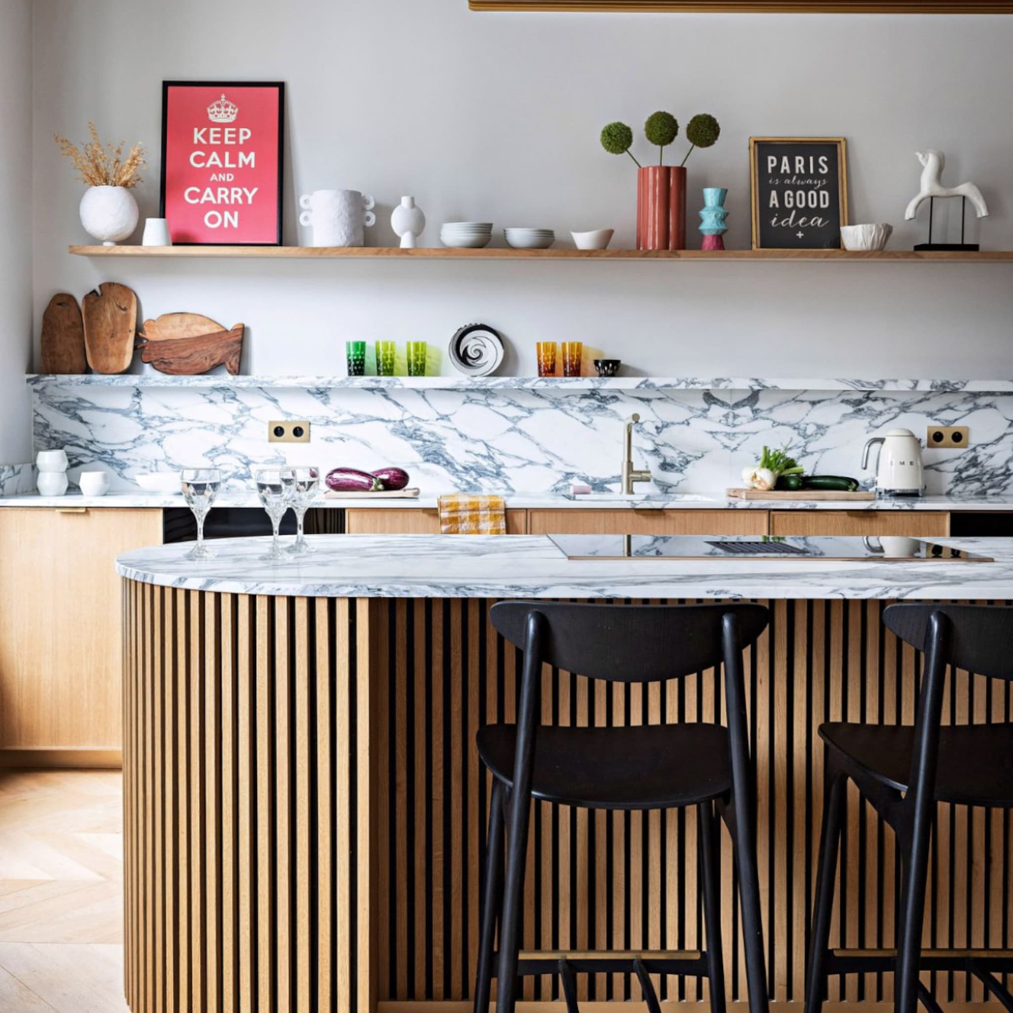 Keuken met houten planken