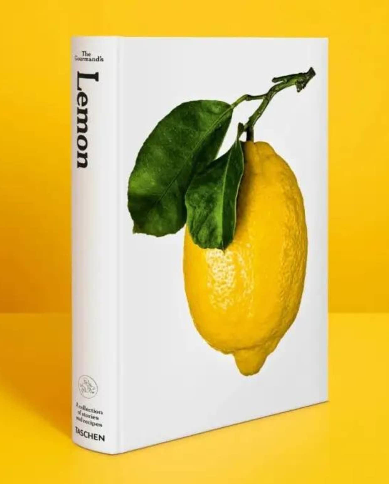 The Gourmand’s Lemon. A Collection of Stories and RecipesDe bedrieglijk eenvoudige citroen staat centraal in het kookboek 'The Gourmand's Lemon', het tweede deel van TASCHEN's samenwerking met The Gourmand Mokumo