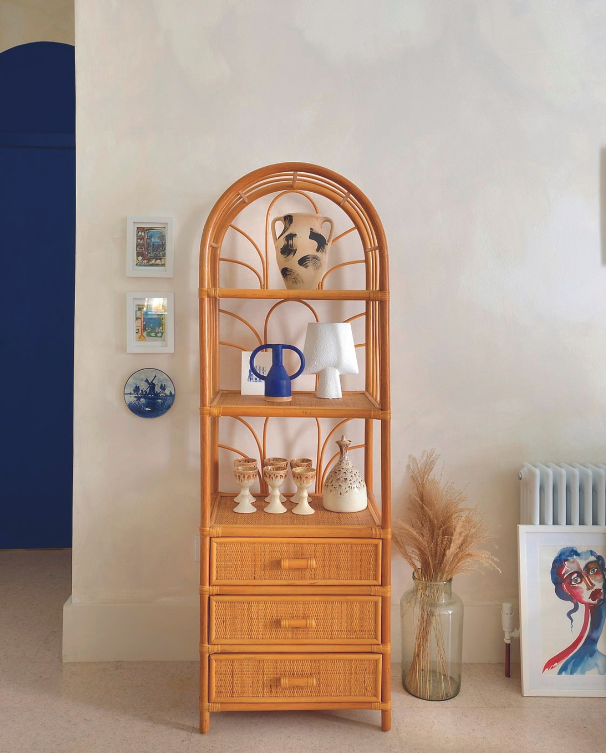Bamboe kast vintage via eBay, kurkvloer First Floor. vtwonen 08-2024 | fotografie Rachael Smith