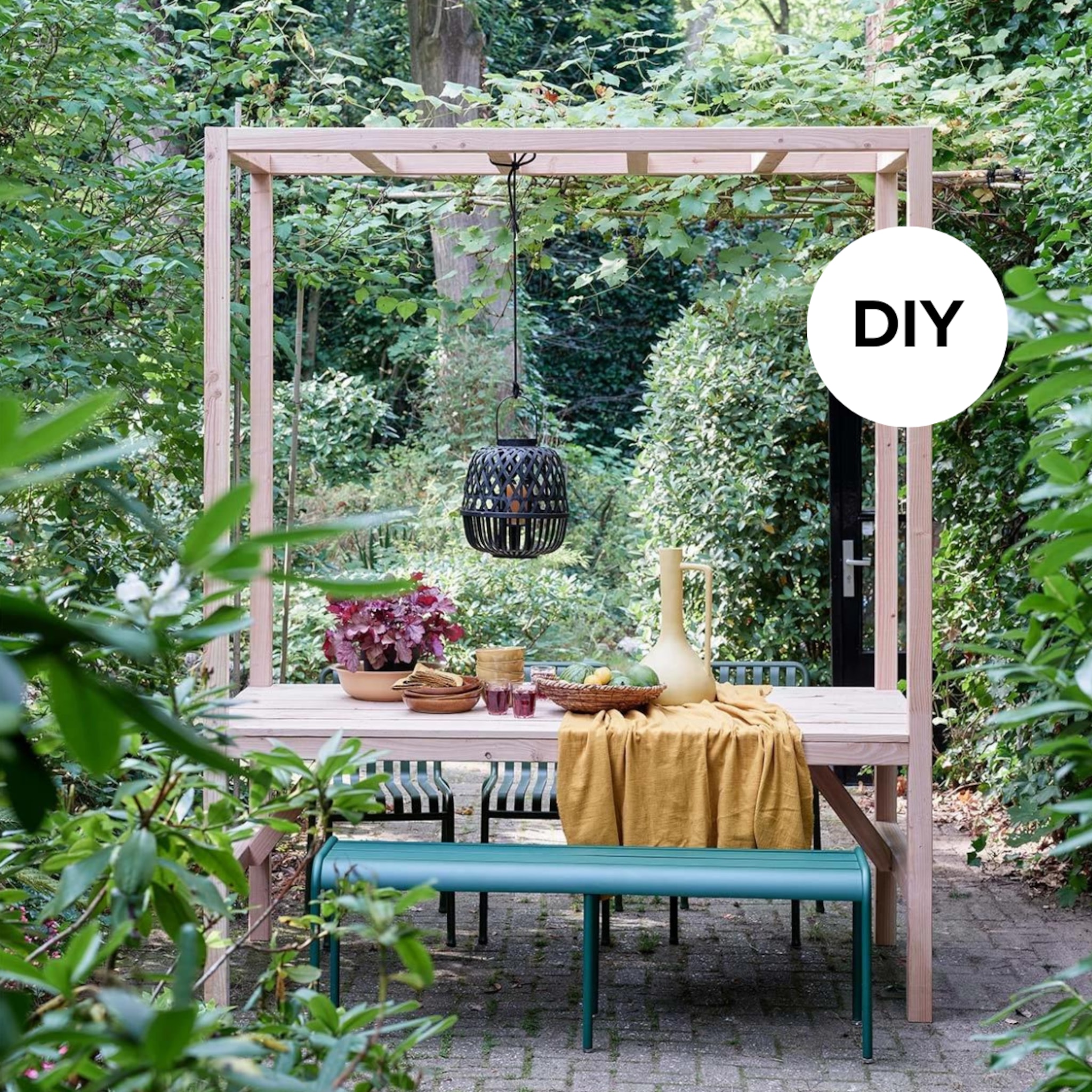 DIY pergolatafel in de tuin