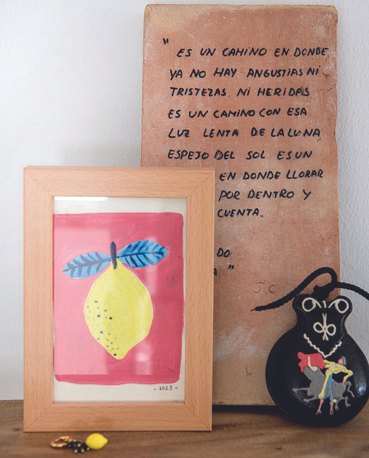 Castagnetten Brocante Frankrijk, oorbel Sissy-Boy. vtwonen binnenkijkspecial 07-2024 | productie Insidehomepage | styling Esther Loonstijn | fotografie Louis Lemaire