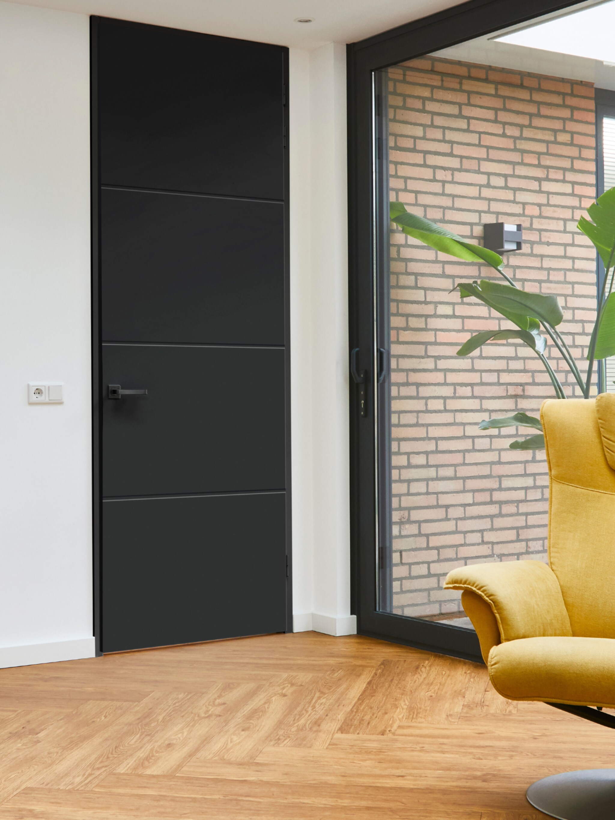 fraai lijnenspel dit is het effect van een verdiepingshoge deur met lijnen op je interieur