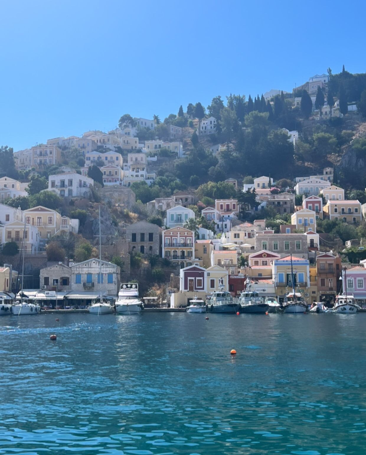 De haven van het eiland Symi Adeline Mans