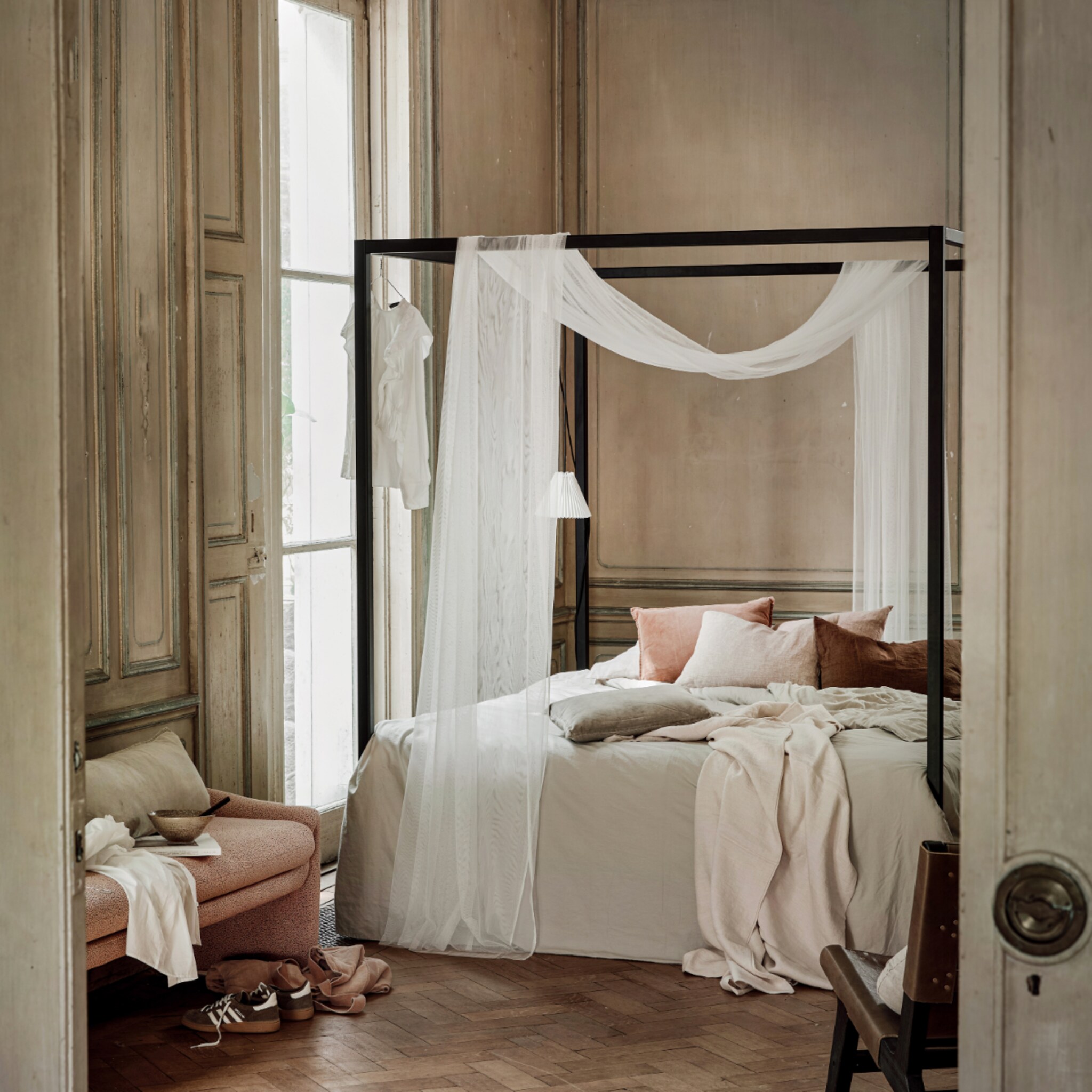 Zo style je een slaapkamer stoer én romantisch