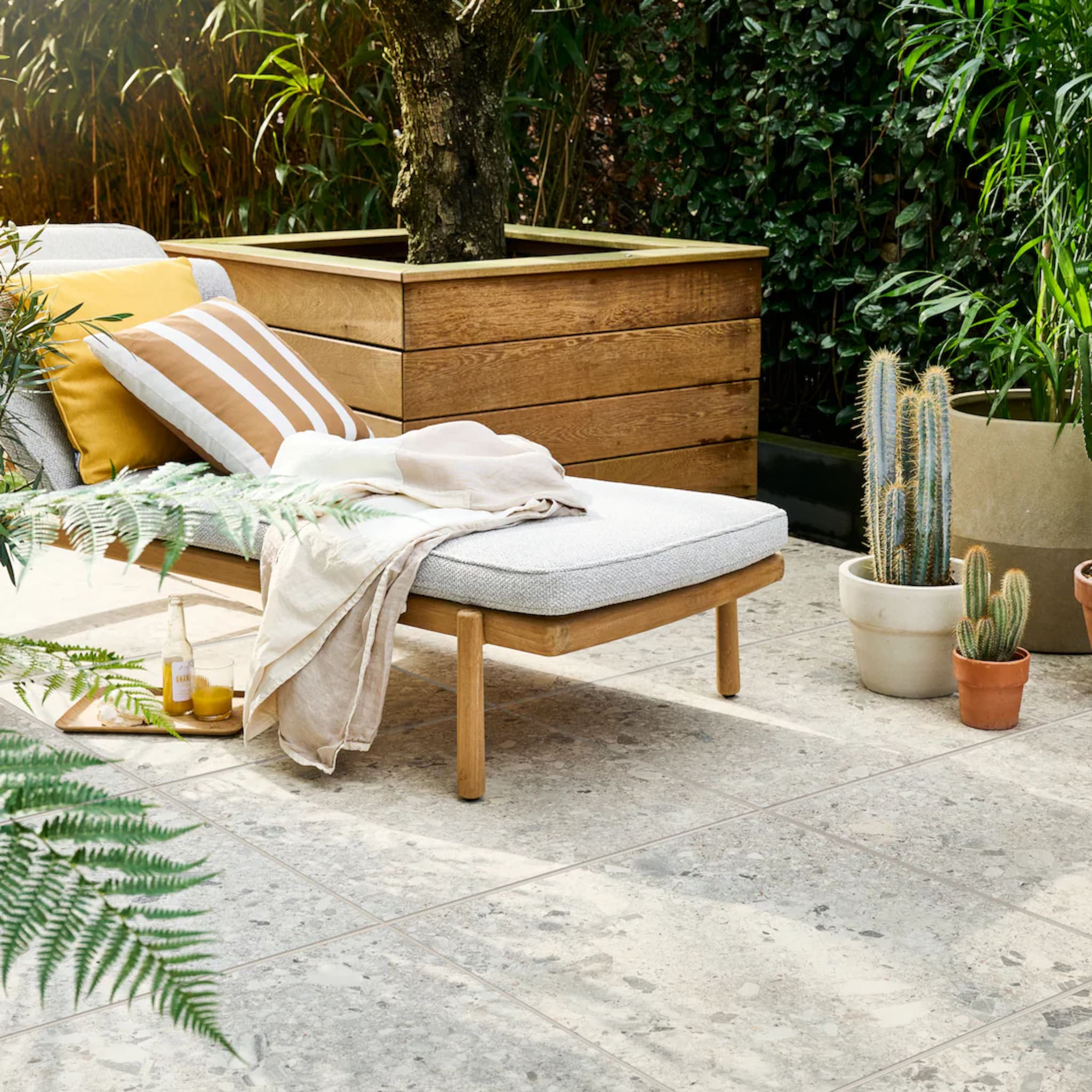 vtwonen collectie tuintegels met terrazzo-look