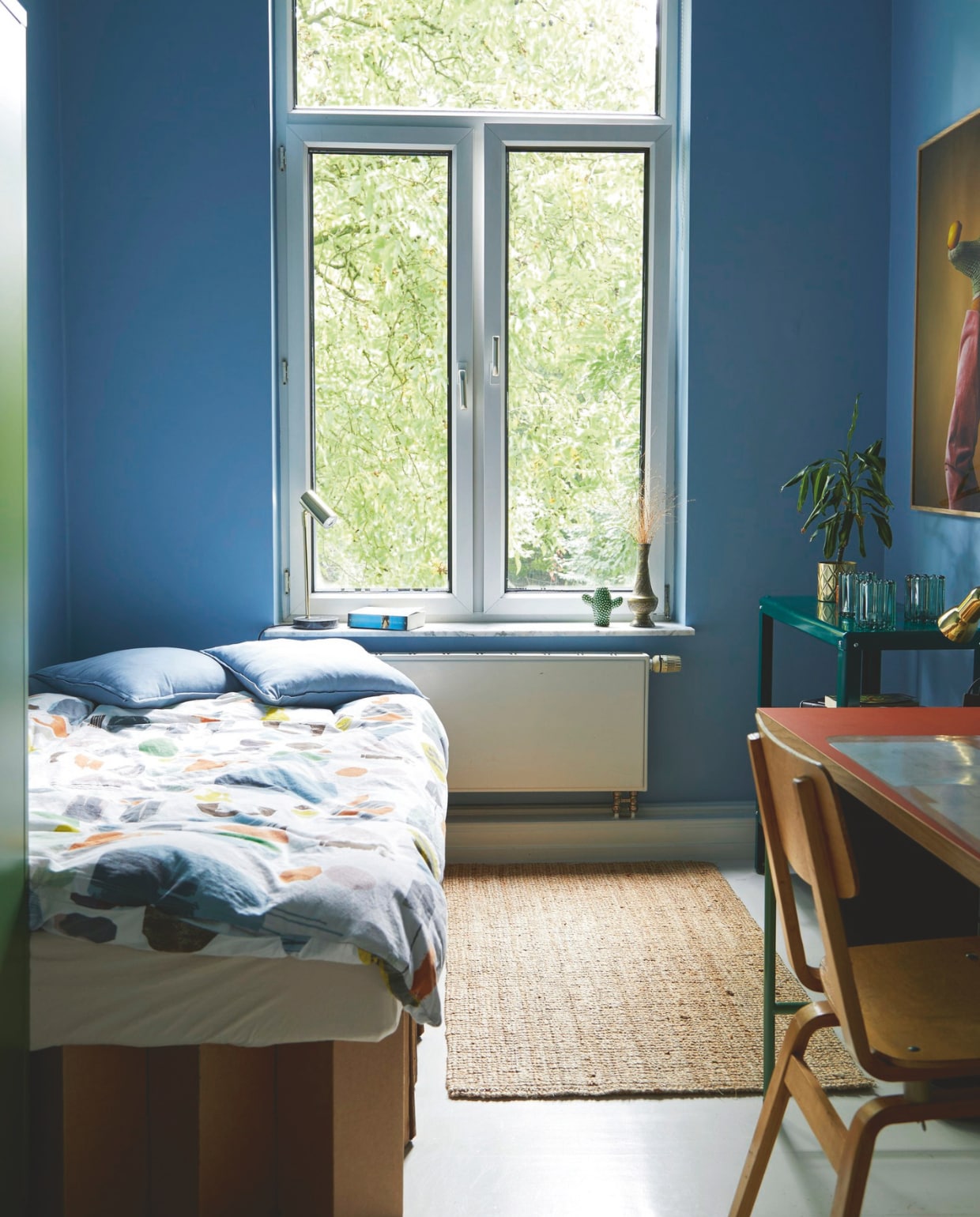 Bed Room in a Box, stellingkast Ikea, muurkleur onbekend van Farrow &amp; Ball. vtwonen 09-2024 | fotografie Nassim Ohadi