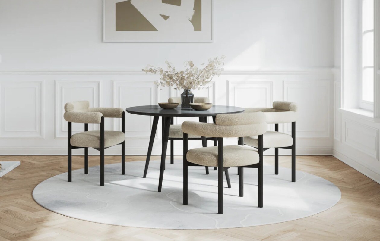 De Hush eetkamerstoel op maat van Rebellenclub is een echte eyecatcher en biedt zowel comfort als stijl.
