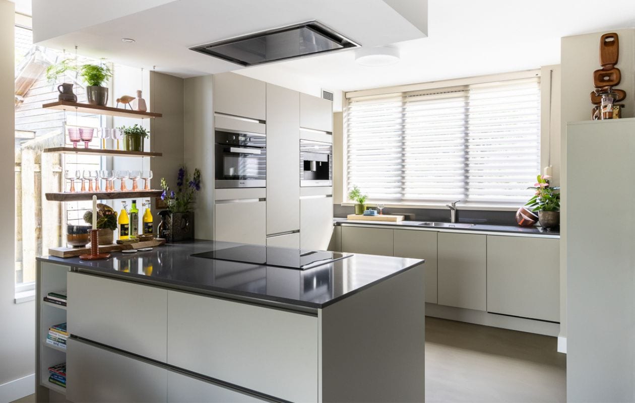 Weer verliefd op je huis aflevering 1 seizoen 21 2024, Frans in Terheijden, keuken Weer verliefd op je huis aflevering 1 seizoen 21  2024 | styling Frans Uyterlinde | fotografie Margriet Hoekstra