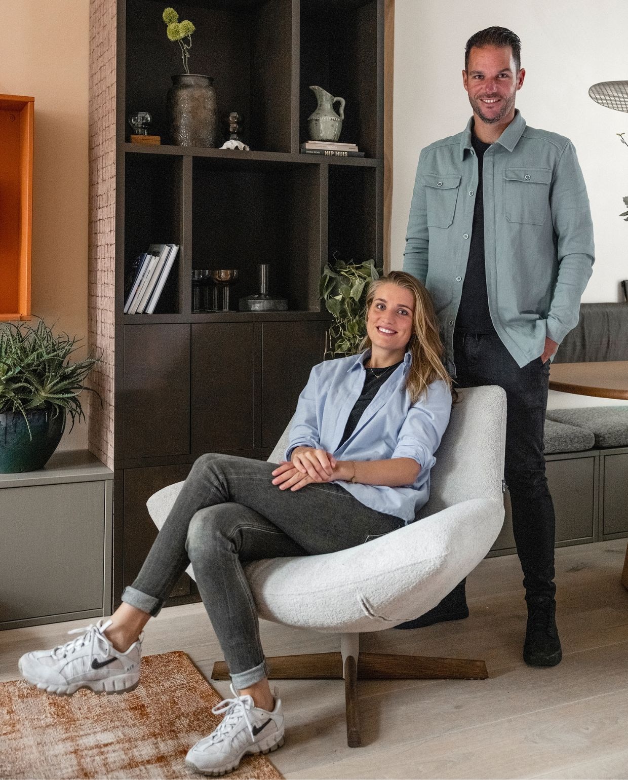 Weer verliefd op je huis aflevering 2 seizoen 21 2024, Kelly in Haarlem, bewoners Weer verliefd op je huis aflevering 2 seizoen 21 2-24 | styling Kelly van Gendt | fotografie Sonja Velda