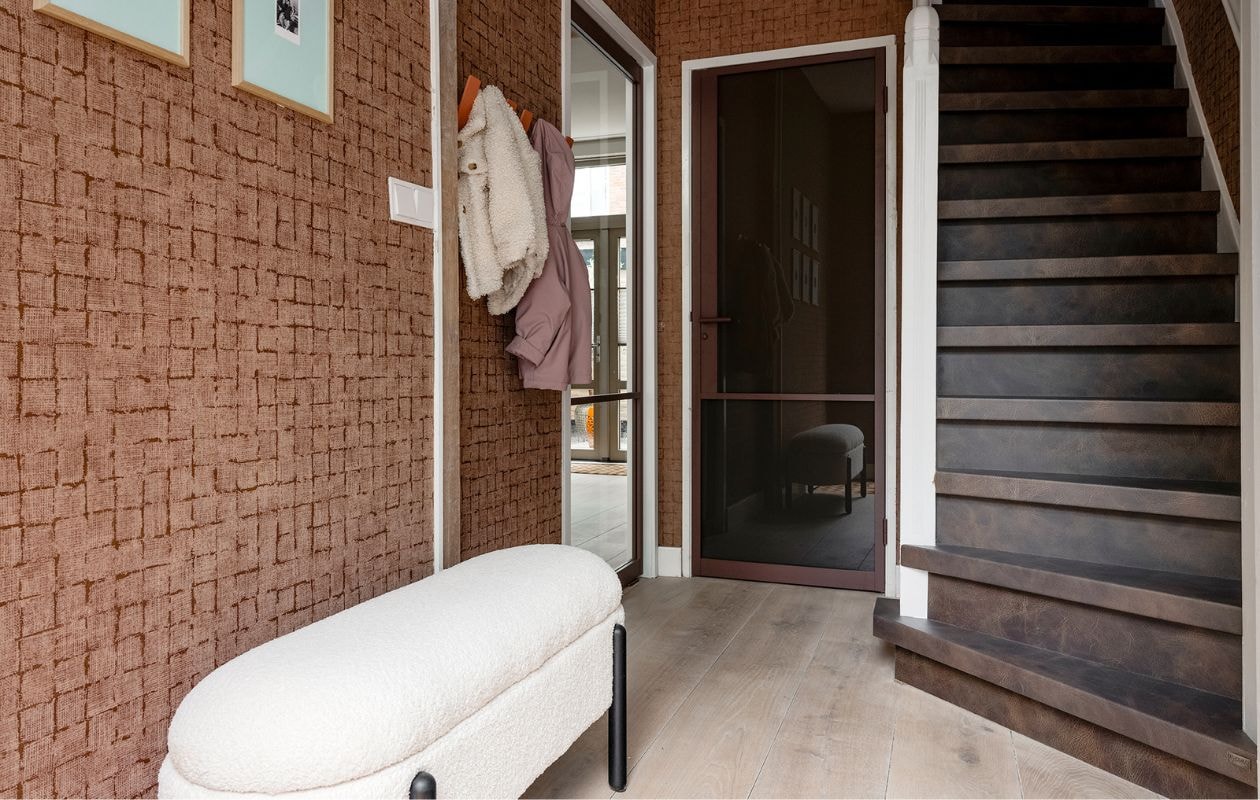 Weer verliefd op je huis aflevering 2 seizoen 21 2024, Kelly in Haarlem, hal Weer verliefd op je huis aflevering 2 seizoen 21 2024 | styling Kelly van Gendt | fotografie Sonja Velda
