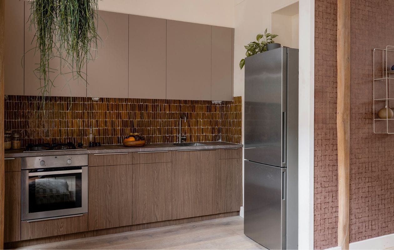 Weer verliefd op je huis aflevering 2 seizoen 21 2024, Kelly in Haarlem, keuken Weer verliefd op je huis aflevering 2 seizoen 21 2024 | styling Kelly van Gendt | fotografie Sonja Velda
