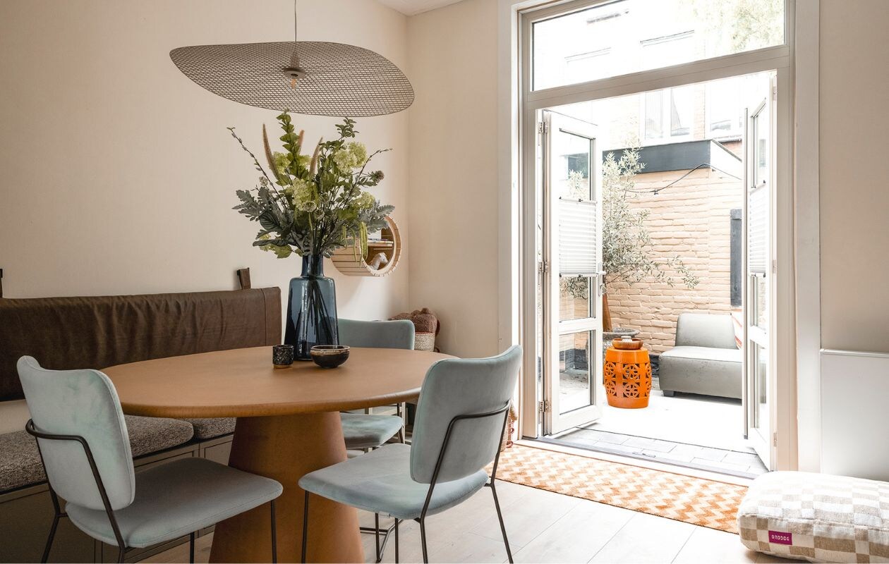 Weer verliefd op je huis aflevering 2 seizoen 21, Kelly in Haarlem, eethoek Weer verliefd op je huis aflevering 2 seizoen 21 | styling Kelly van Gendt | fotografie Sonja Velda