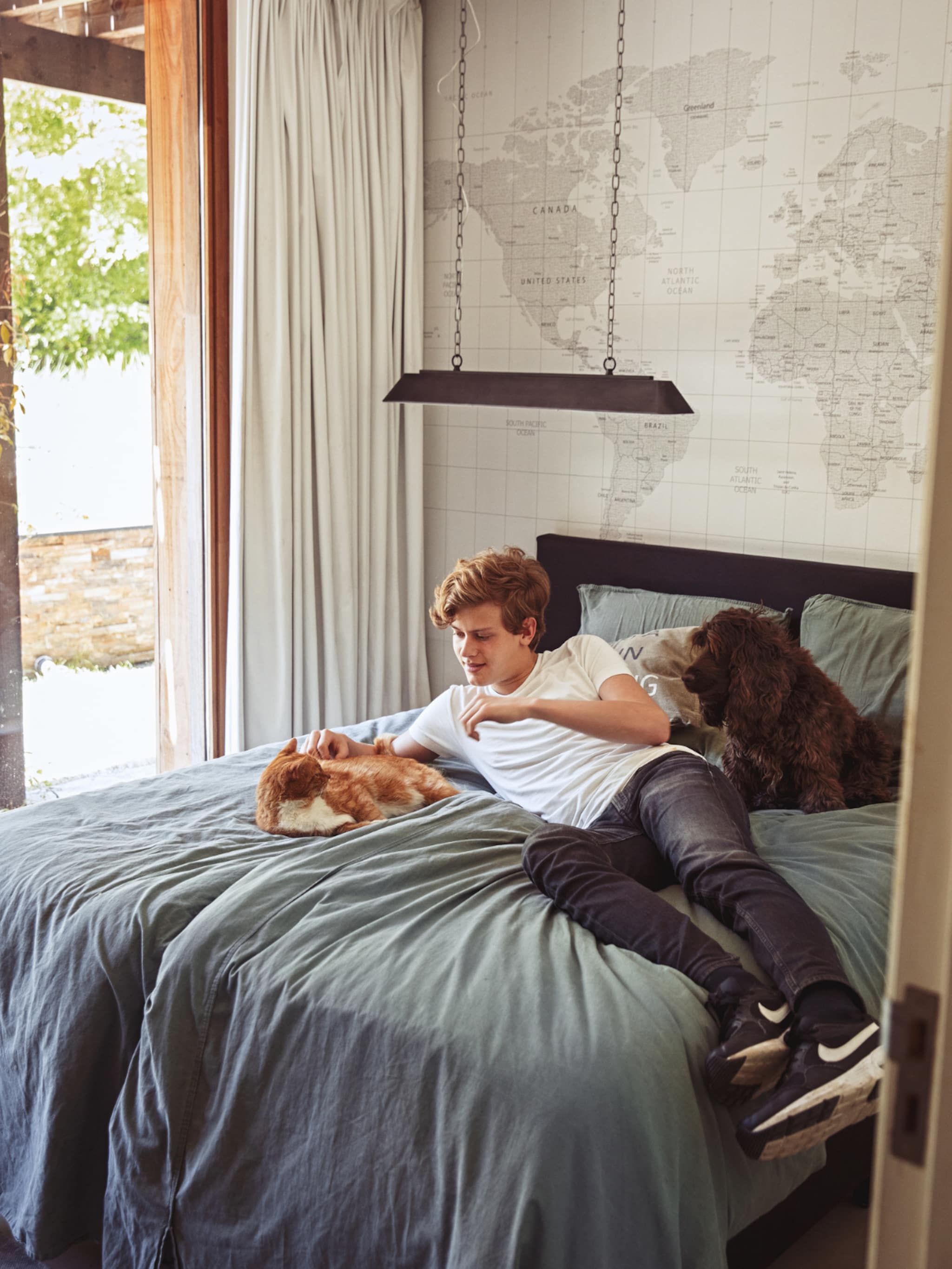 met je huisdier in bed slapen