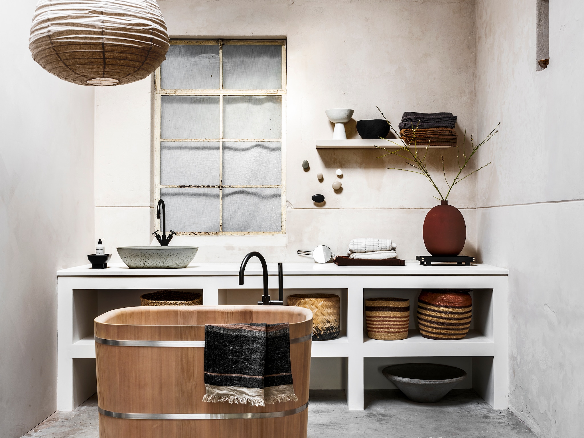 zo omarm je de schoonheid van imperfectie met een wabi sabi interieur