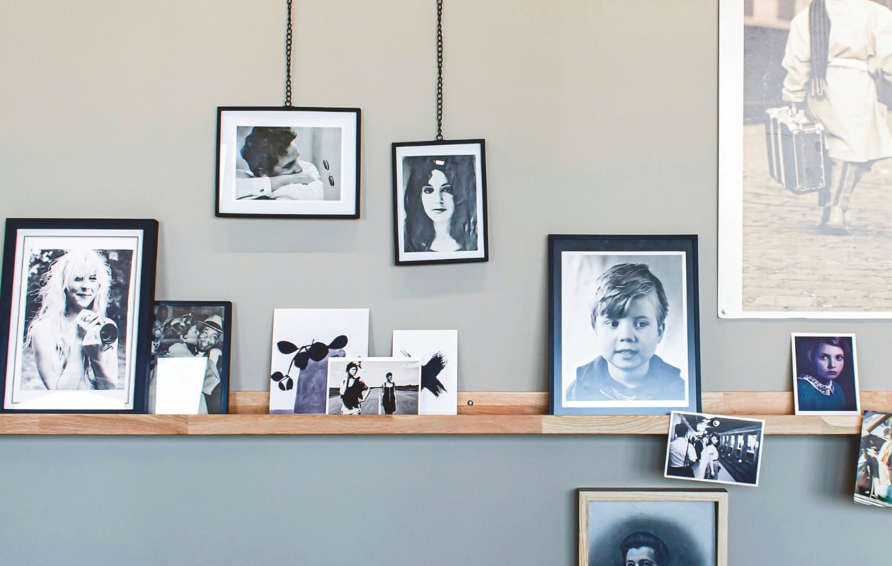 2x anders, wandplank. vtwonen 11-2024 | fotografie Lotte Kwant | styling Fietje Bruijn