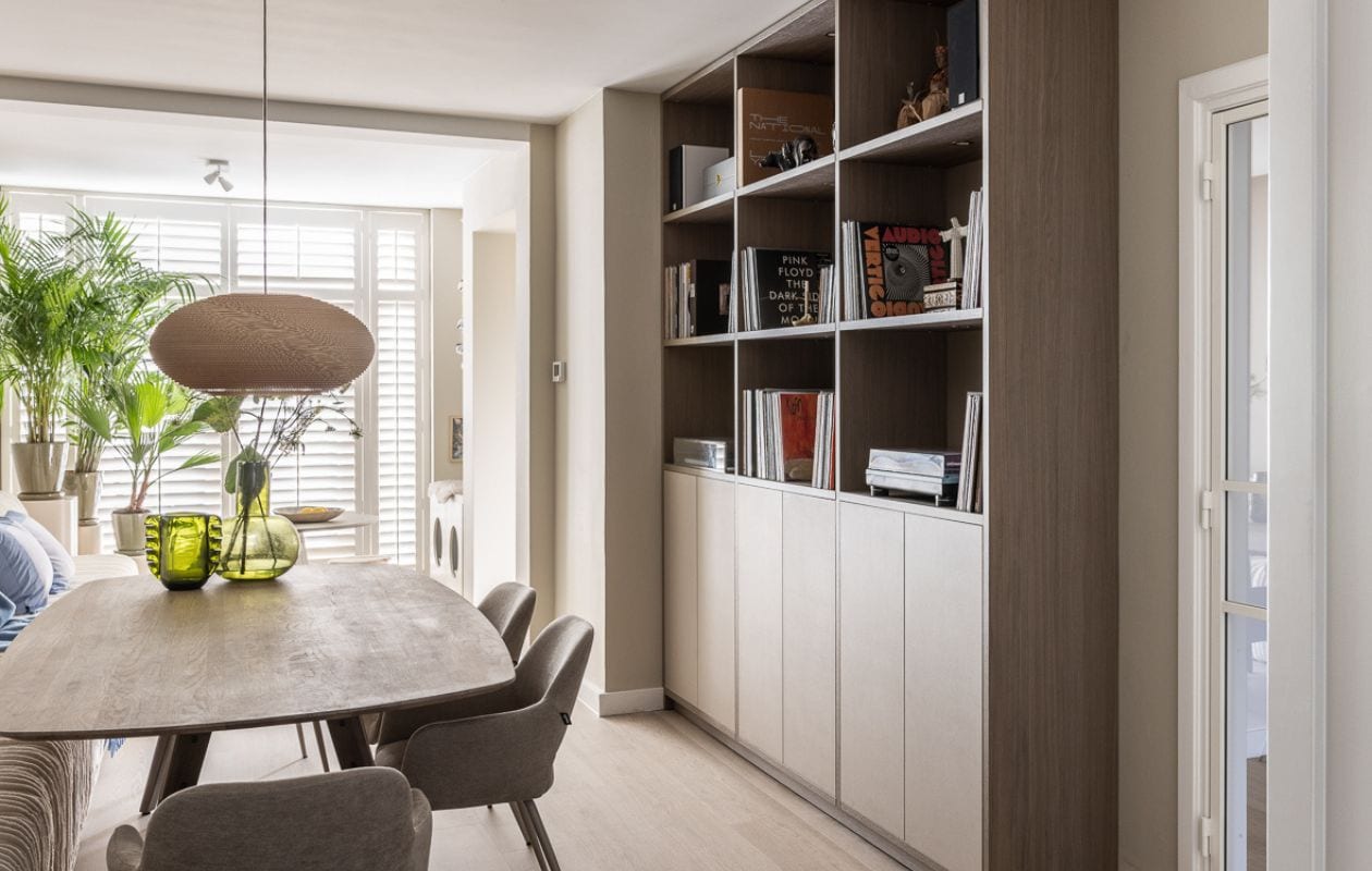 Weer verliefd op je huis aflevering 3 seizoen 21 2024, Marianne in Scheveningen, kast Weer verliefd op je huis aflevering 3 seizoen 21 2024 | styling Marianne Luning | fotografie Margriet Hoekstra